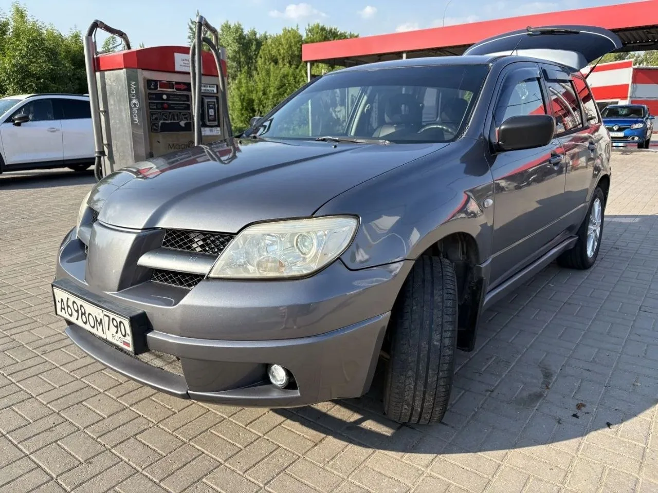 Продам Mitsubishi outlander 2005 Двигатель 2л , механика .Автомобиль полностью на ходу , постоянный 