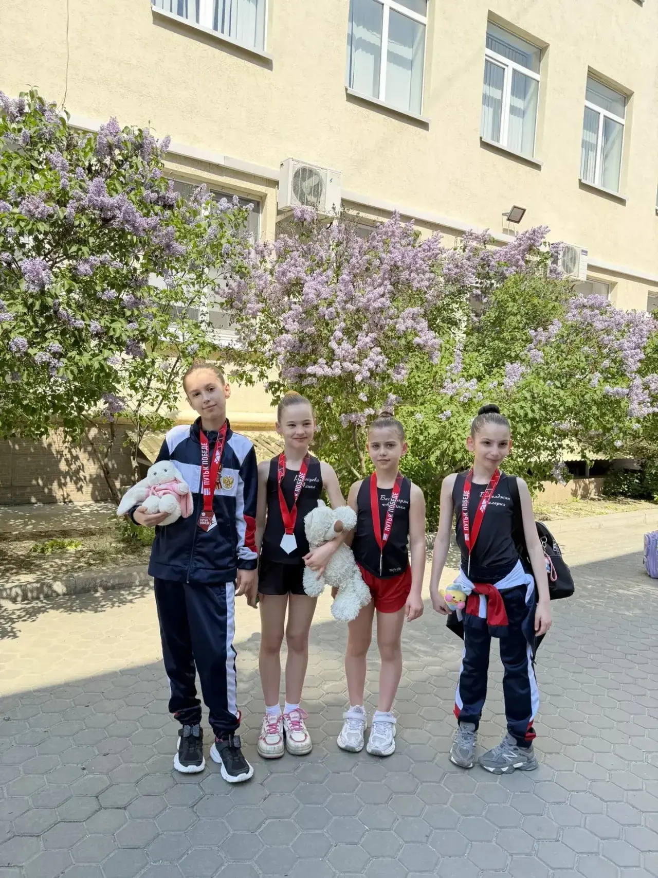 🥈 Наши юные чемпионки!   🌟Багдасарян Аделина ученица 3 «А» класса,  🌟Варелджян Валерия ученица 3 «Д»