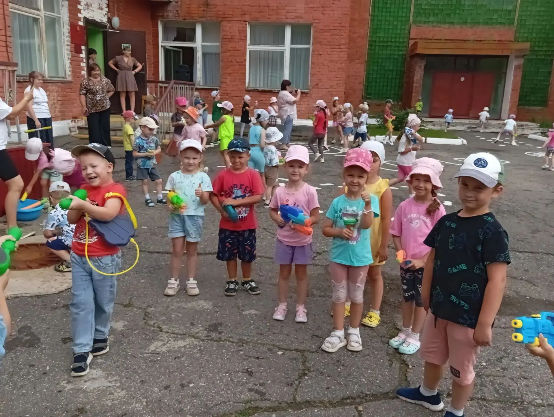 ☀️В жаркий летний день нет ничего лучше, чем освежиться и повеселиться с друзьями с помощью водных п