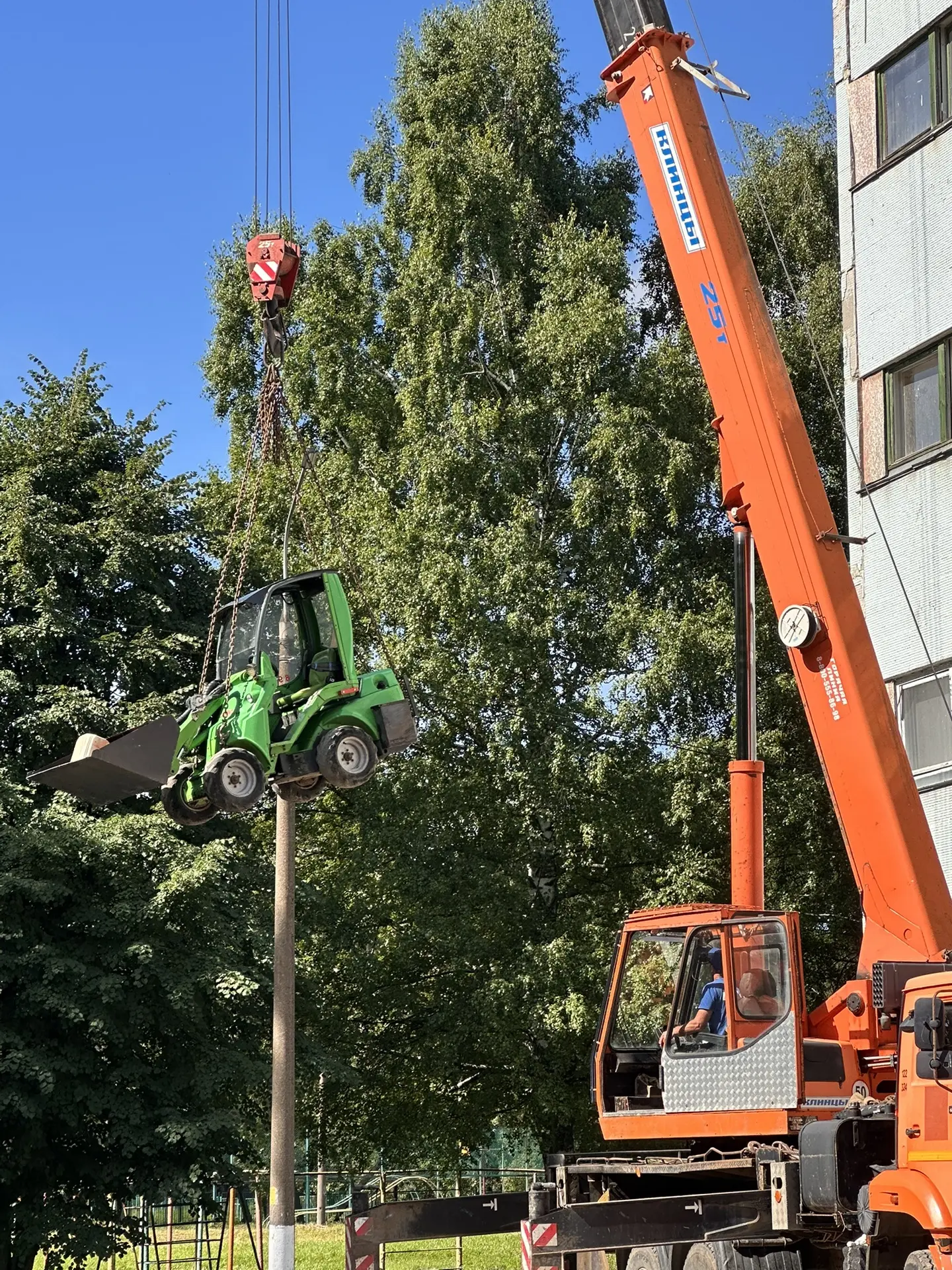 Старое — долой, новое — в дело! В рамках капремонта по партпроекту «Новая школа» работы идут полным 