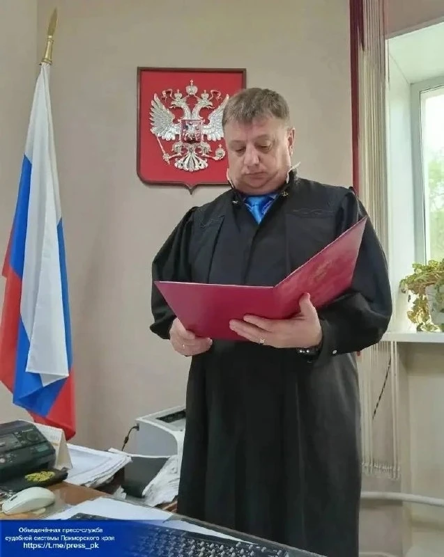 Двое 15-летних подростков осуждены за попытку угона машины у отца одноклассницы.   Дальнереченский р