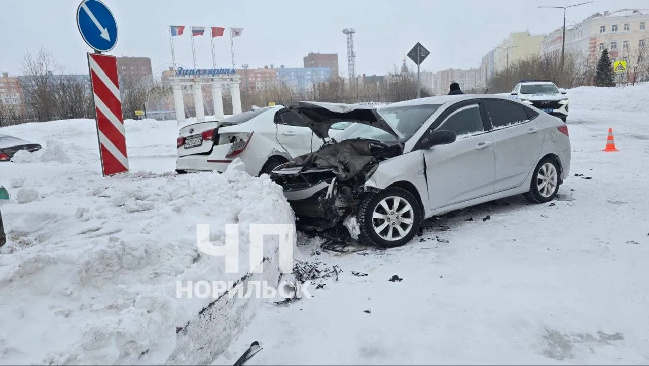 ДТП вчера на перекрестке ул. Богдана Хмельницкого и ул. Пушкина.  Какое-то проклятое место.  ЧП Нори