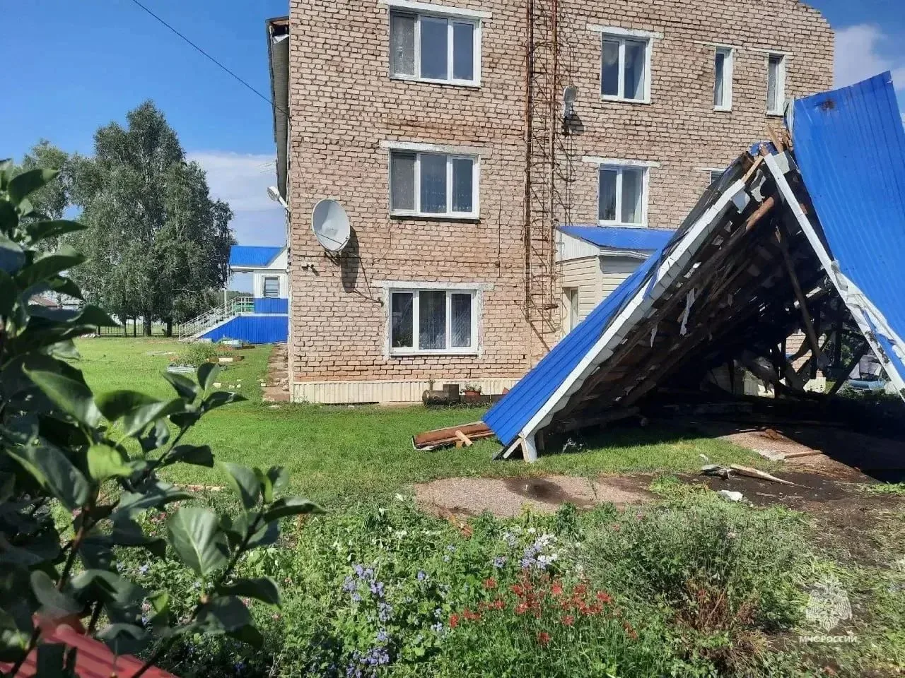 ⚡⚡⚡Ураган в Башкирии: стихия повредила крыши домов и школ в трёх районах