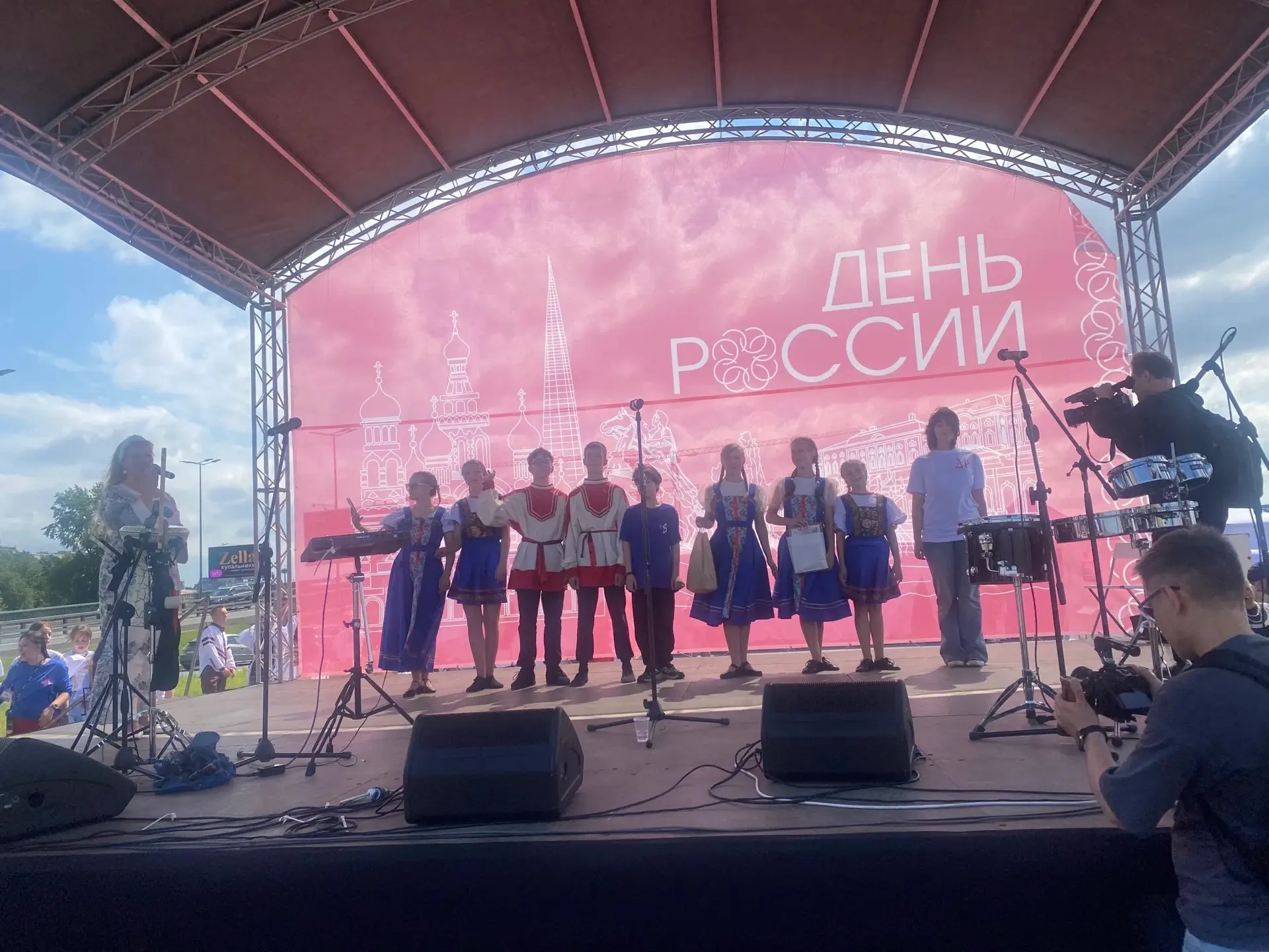 🇷🇺 Танцоры ДЮЦ «Красногвардеец» приняли участие во флэшмобе, посвященном Дню России!

📅 12 июня, 