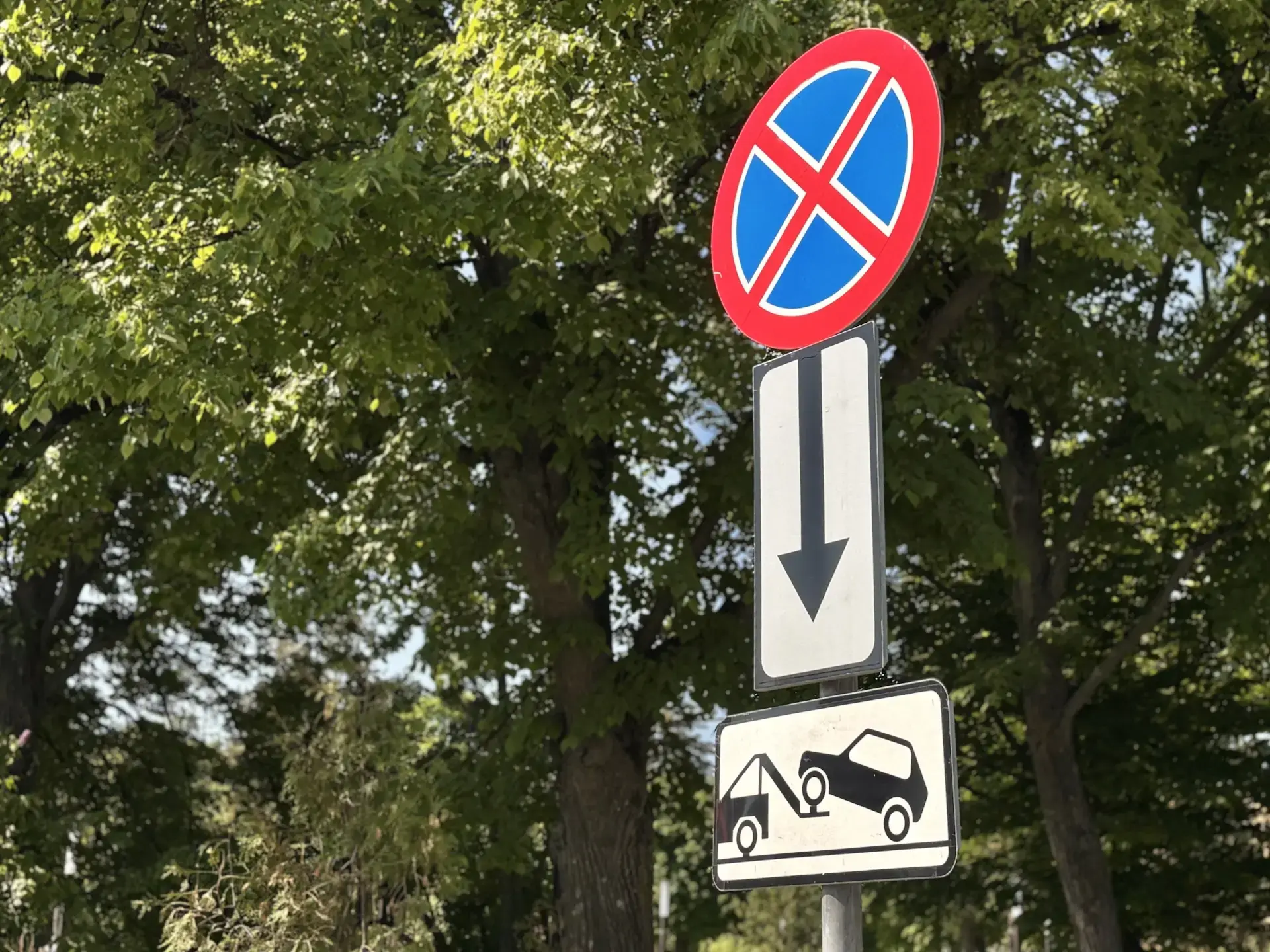 🚘 В Чебоксарах на нескольких улицах появятся новые знаки — «Остановка запрещена» (3.27) и табличка «
