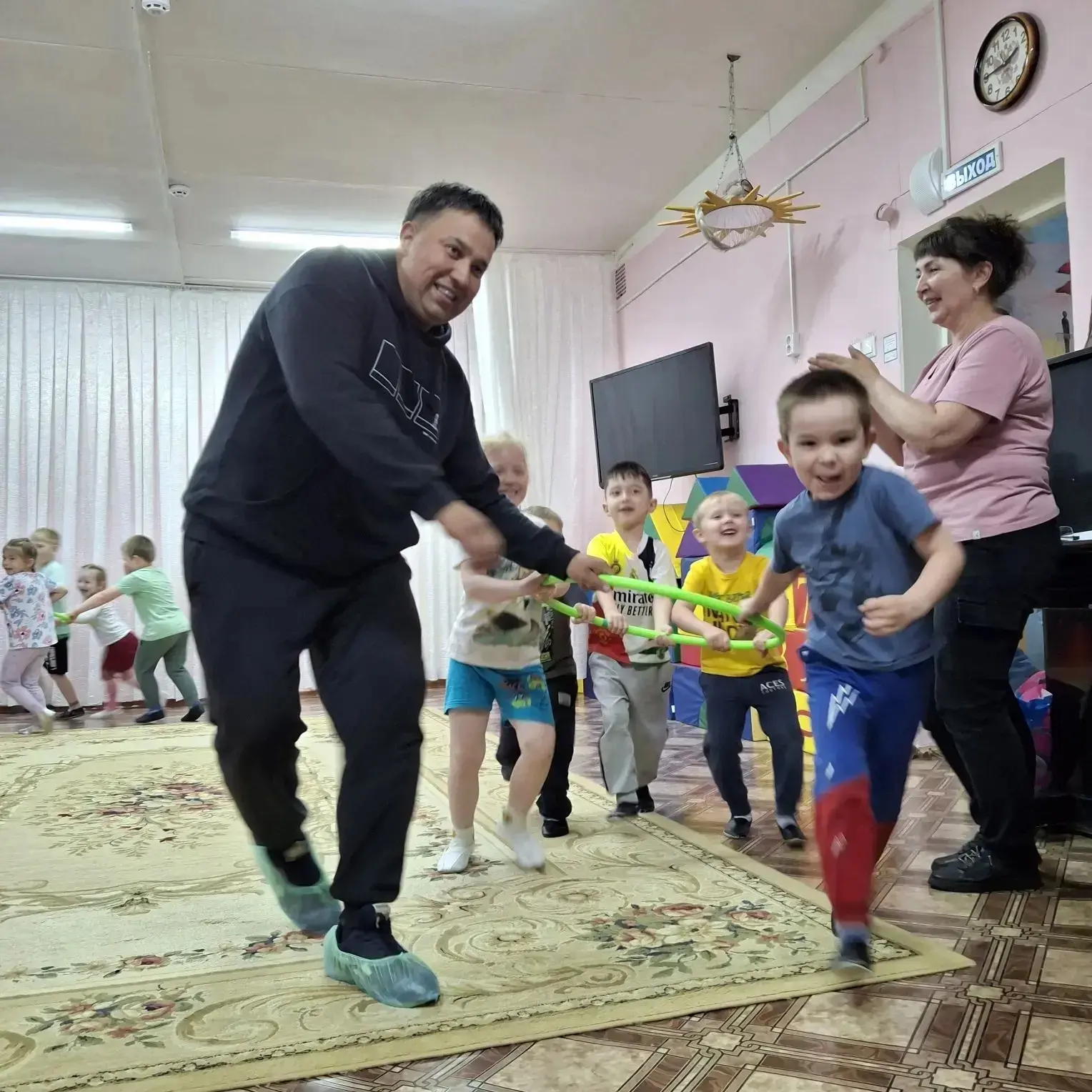 Семья в движении – счастье вдвойне!   ЦРР детский сад "Тополëк"  превратился в настоящий спортивный 