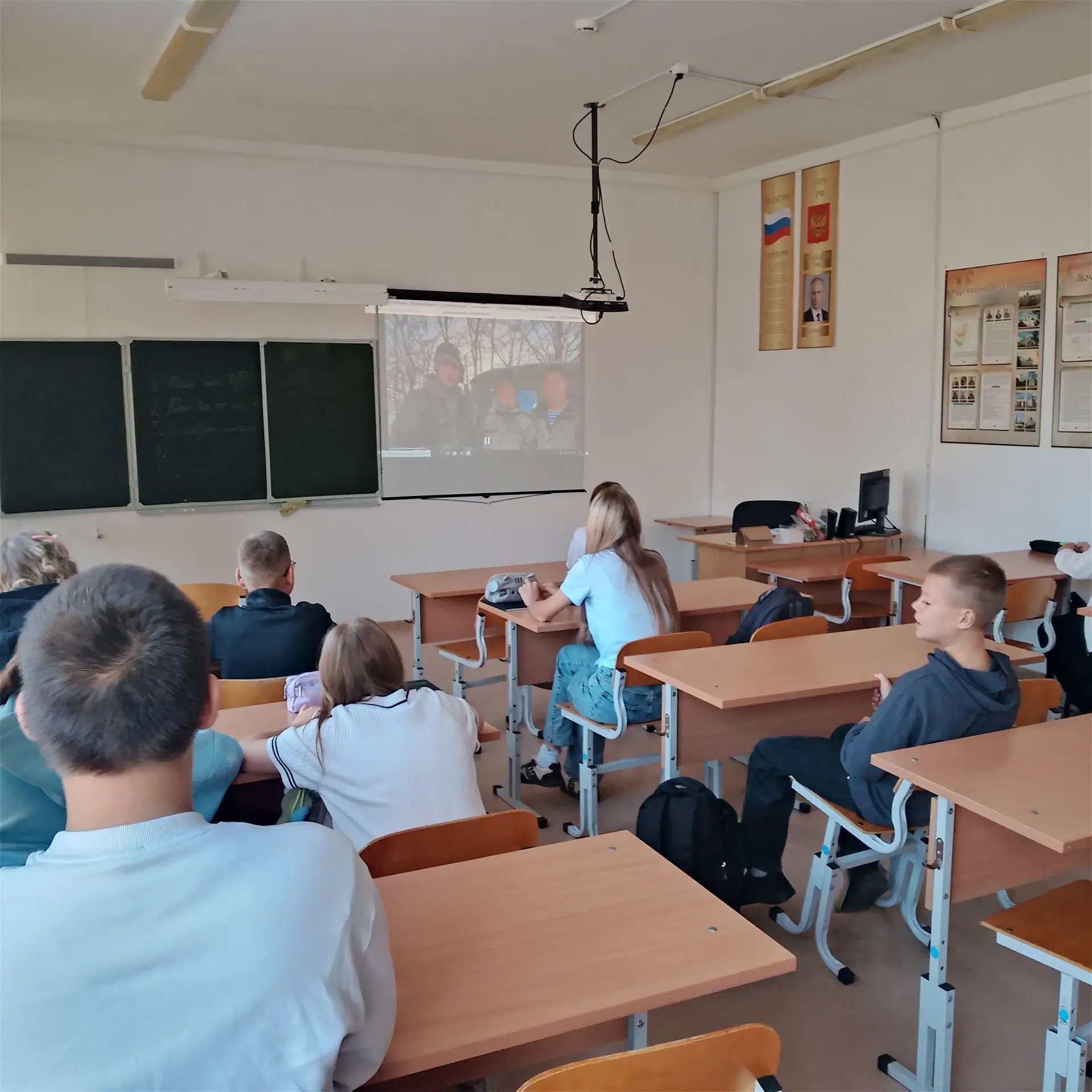 🗓 Понедельник, 21 сентября — снова начинаем учебную неделю с «Разговоров о важном»!