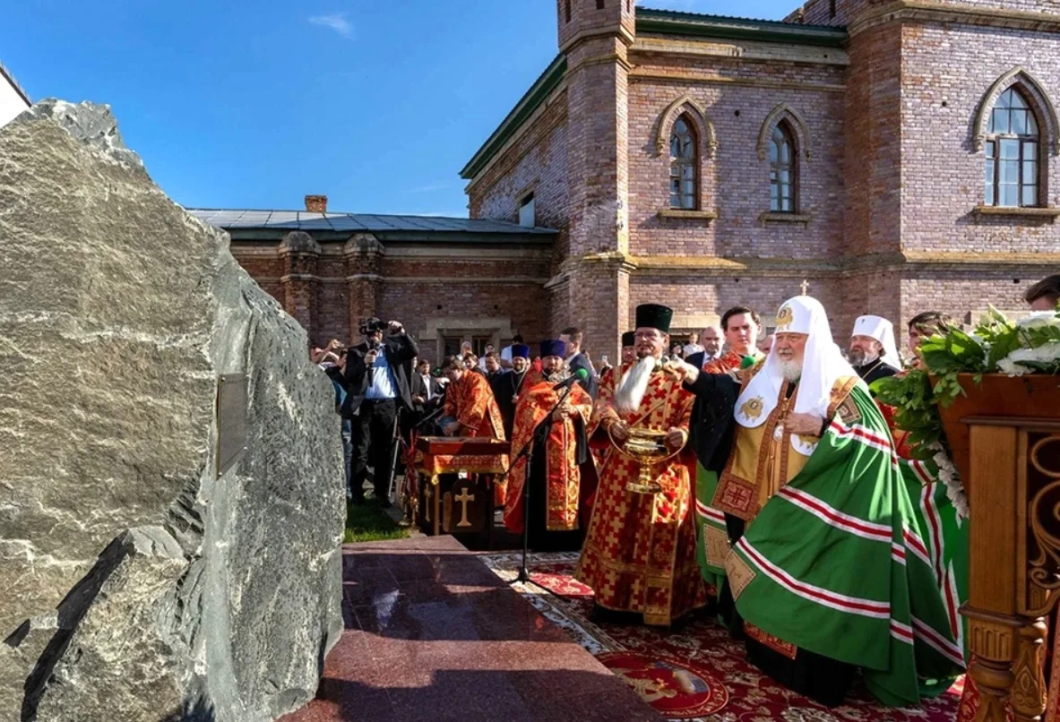 Патриарх Кирилл благословил восстановление разрушенного храма в Оренбурге.  В ходе визита в Оренбург