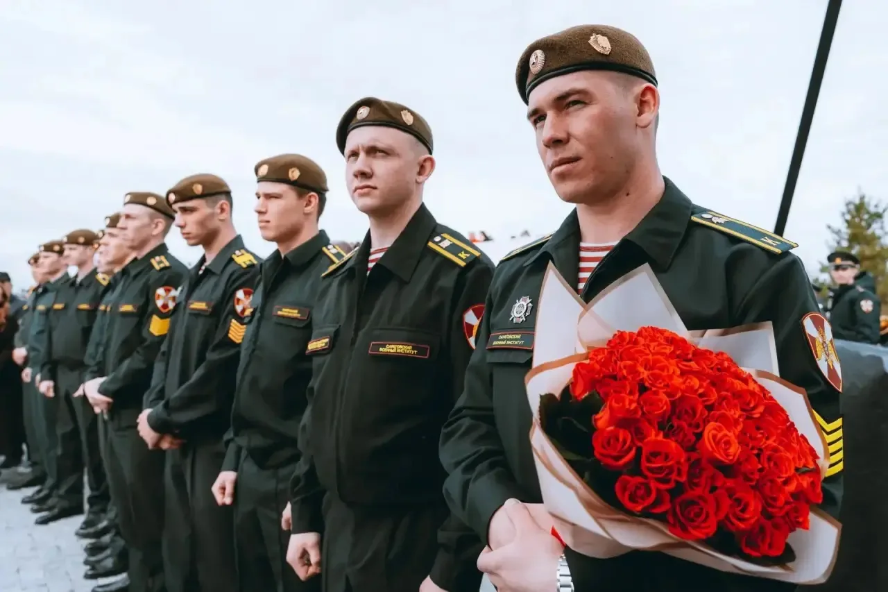 «Космическая любовь»: сегодня в Парке покорителей космоса прошла церемония бракосочетания курсанта С