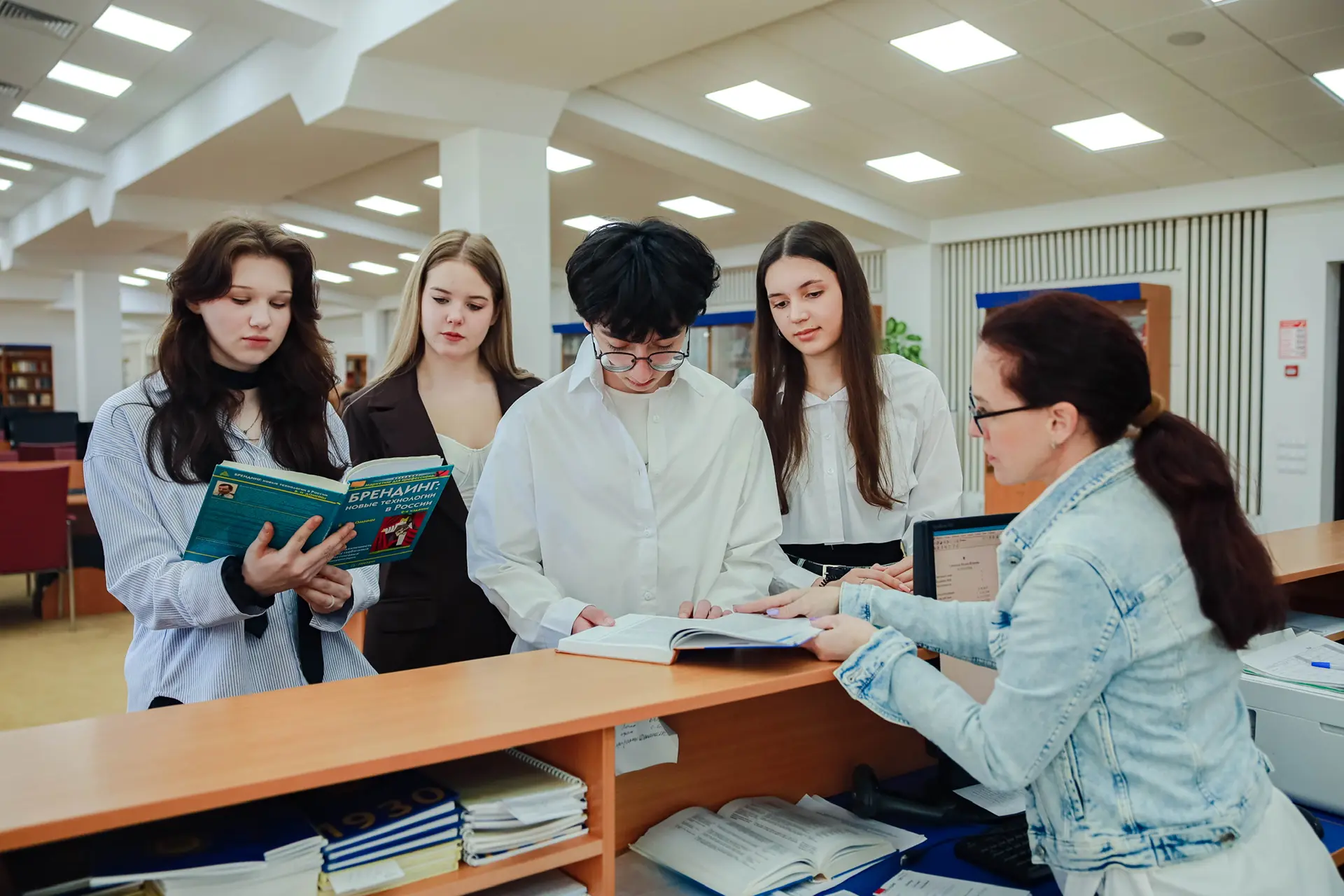Общероссийский день библиотек — с праздником! 📚  Сегодня, 27 мая, отмечается Общероссийский день биб
