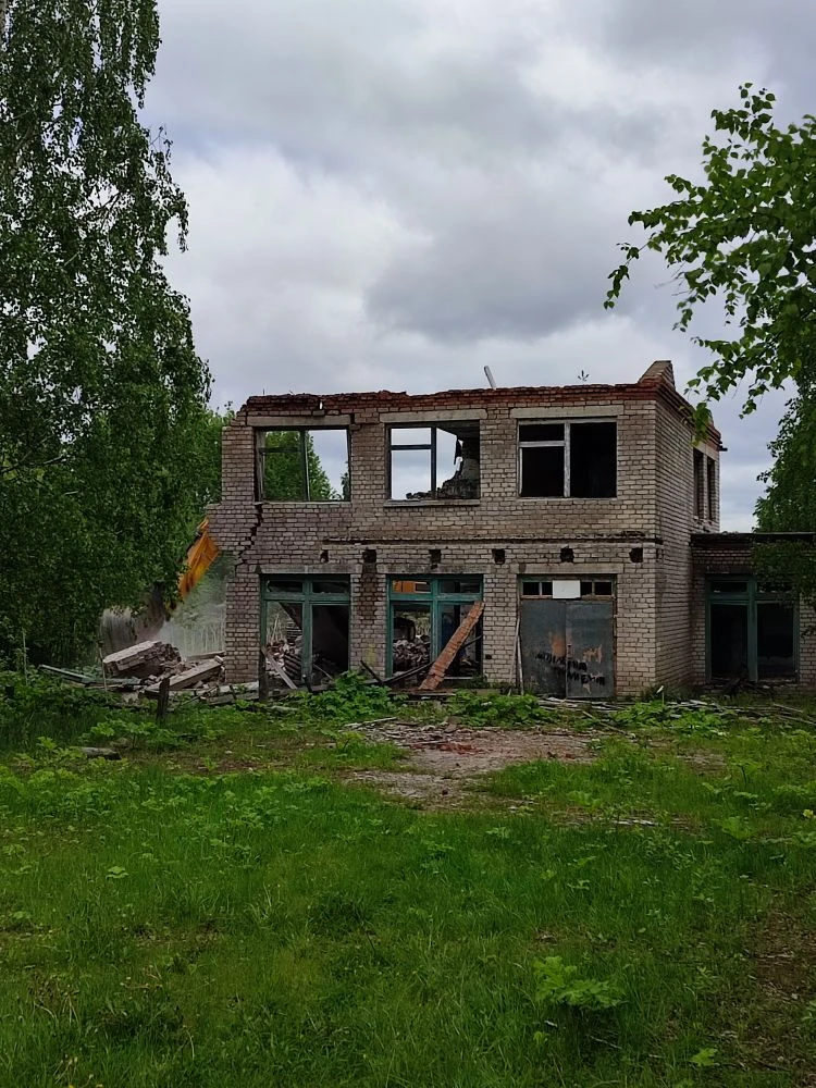 Продолжаются работы по сносу старого здания школы в рамках реализации проекта по Народн...