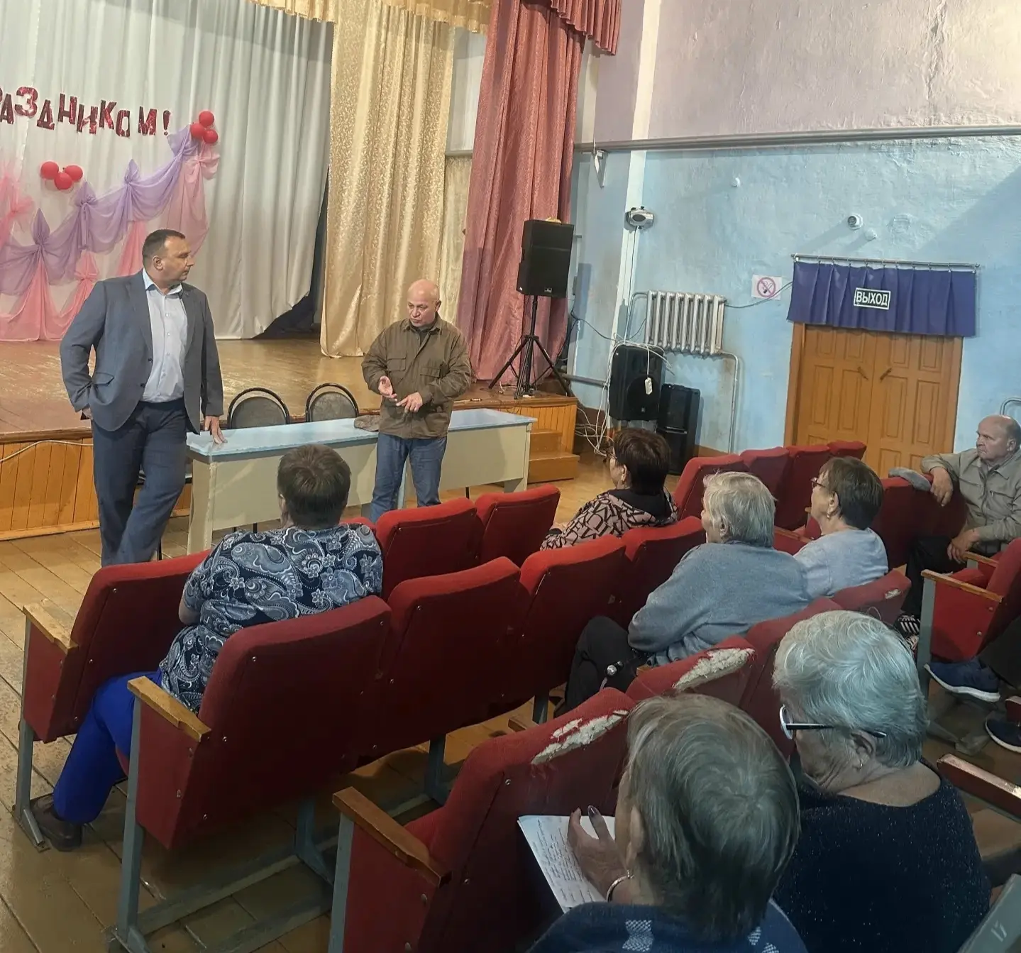 Вчера в селе Леонтьевское и деревне Кальтюкова прошла встреча жителей с руководством ок...