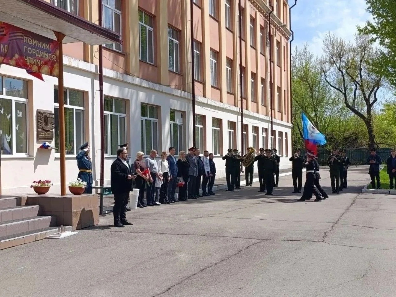 20 мая знаменной группе кадетских классов была доверена торжественная и почетная миссия - торжествен