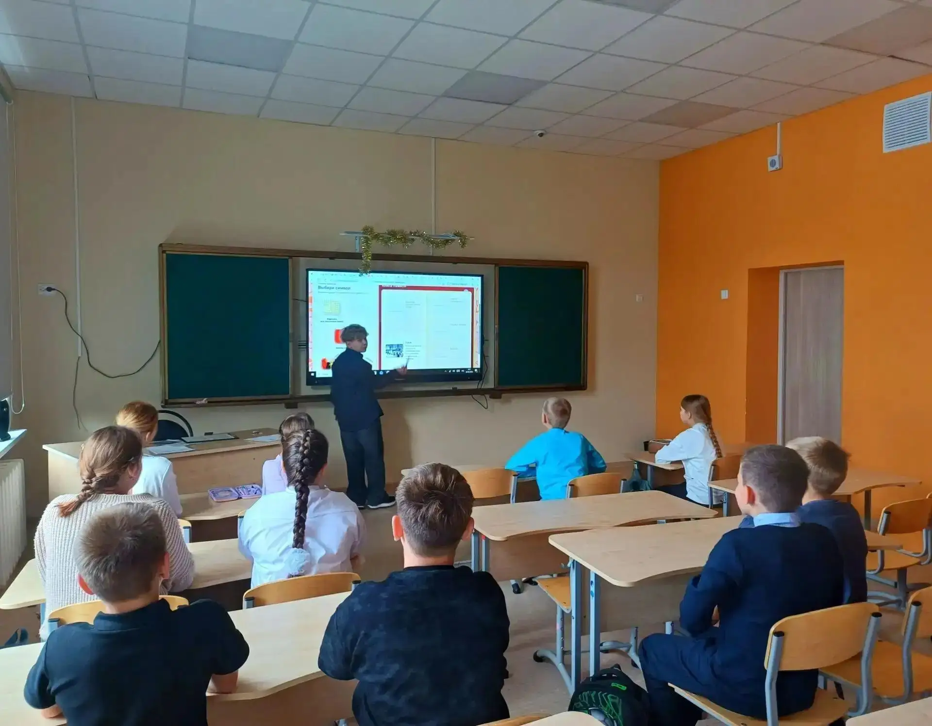 Сегодня в общеобразовательных организациях муниципального округа прошли занятия на тему...
