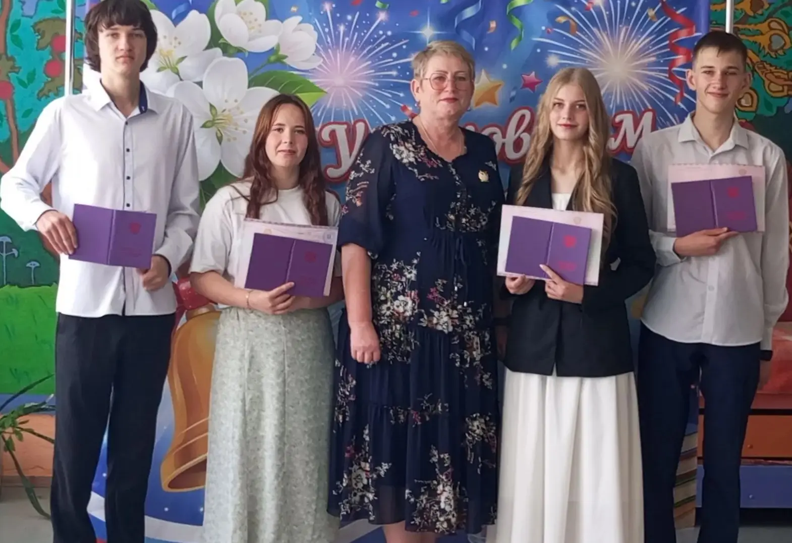 Вручение аттестатов выпускникам 9‑го класса 🎓
 
Сегодня в нашей школе состоялось важное событие — ц