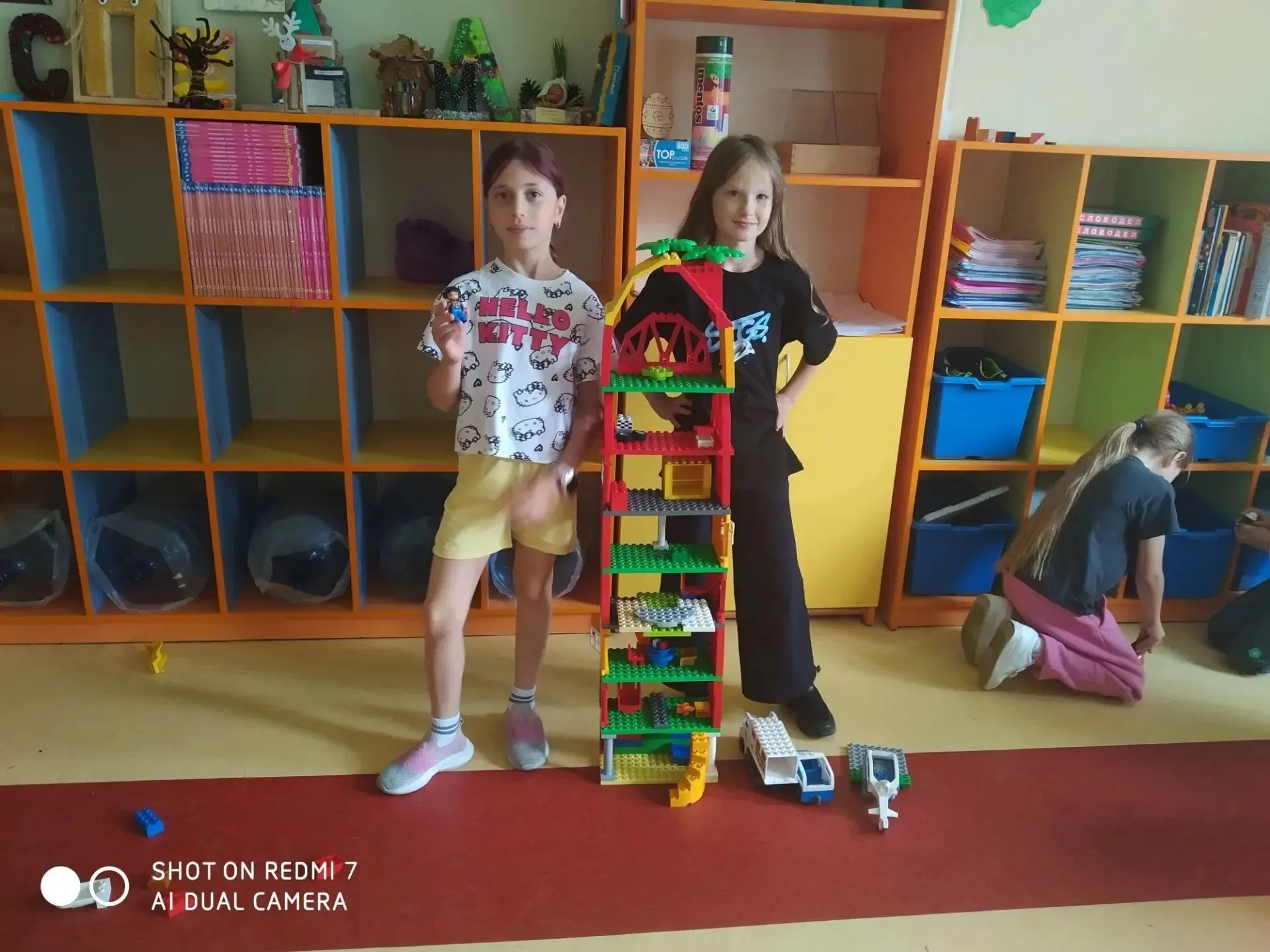 ИНЖЕНЕРНАЯ МЫСЛЬ + КОМАНДНЫЙ ДУХ = УСПЕХ 2-ГО ОТРЯДА! 🏗 
 
Ребята из 2-го отряда решили совместить 