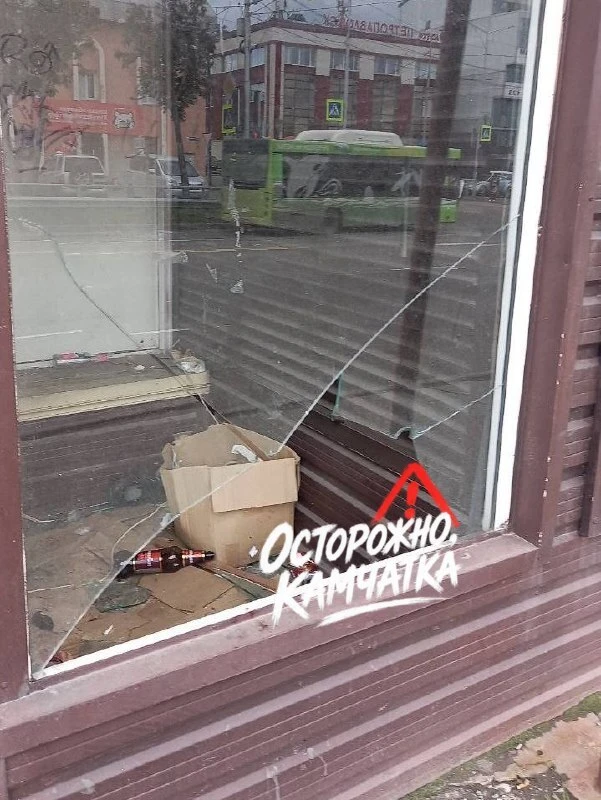 ⚠️ На 6 км кому-то помешало стекло