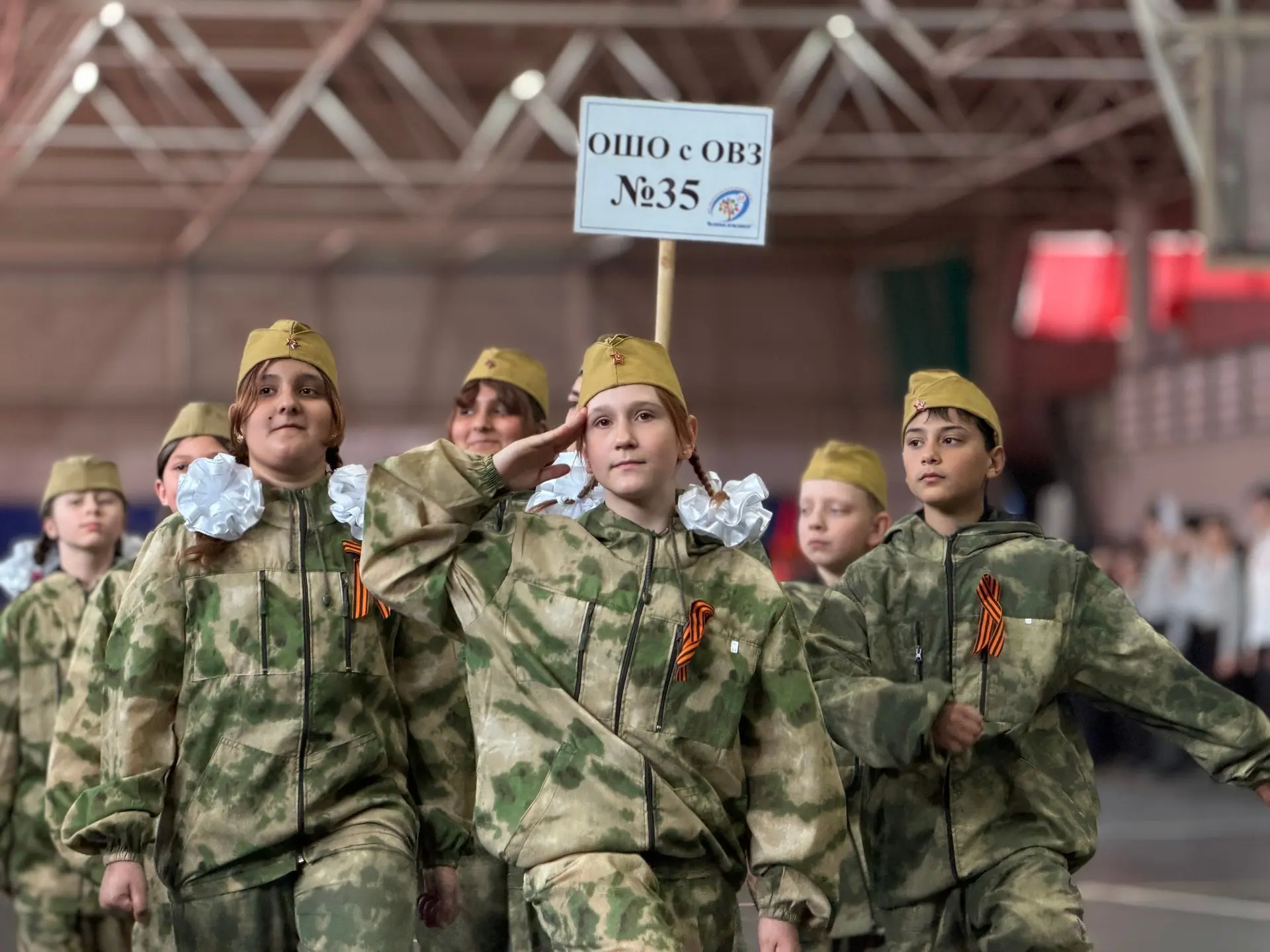 Строем и песней к бессмертной памяти о нашей Великой Победе!  🎗️Сегодня в ФОКе на Сталеваров прошёл 