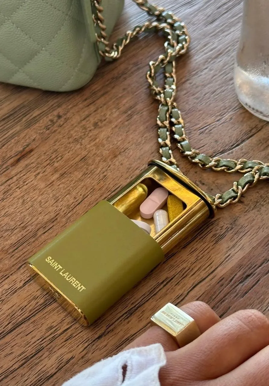 Что выдает возраст админов — восторгаемся таблетницей от YSL, но 280$ платить за нее не...