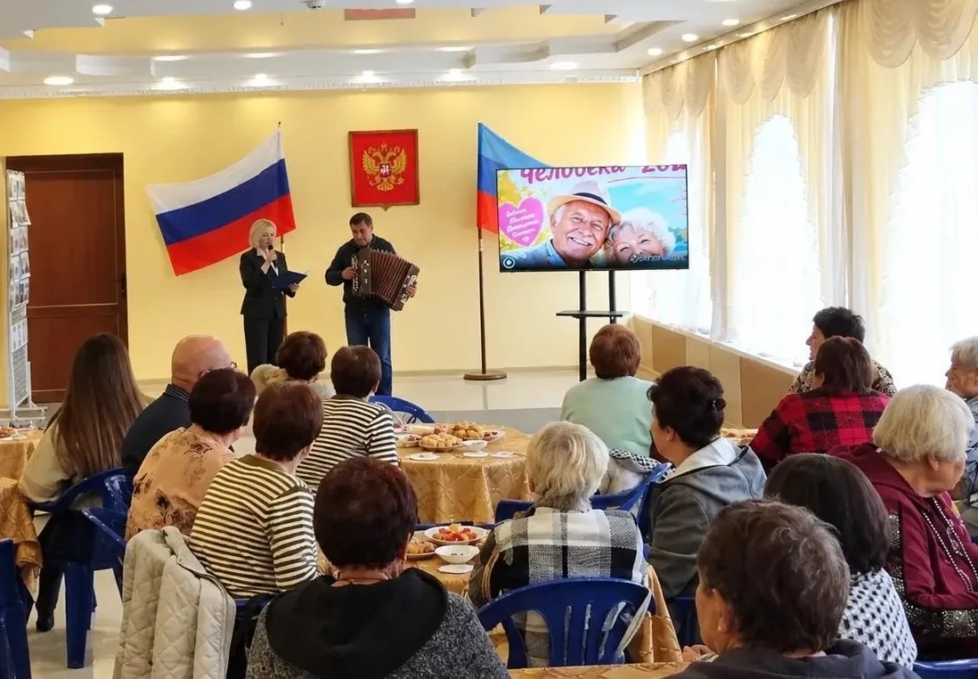 🍂 Осень согревает теплом: в Белокуракино отметили День пожилого человека