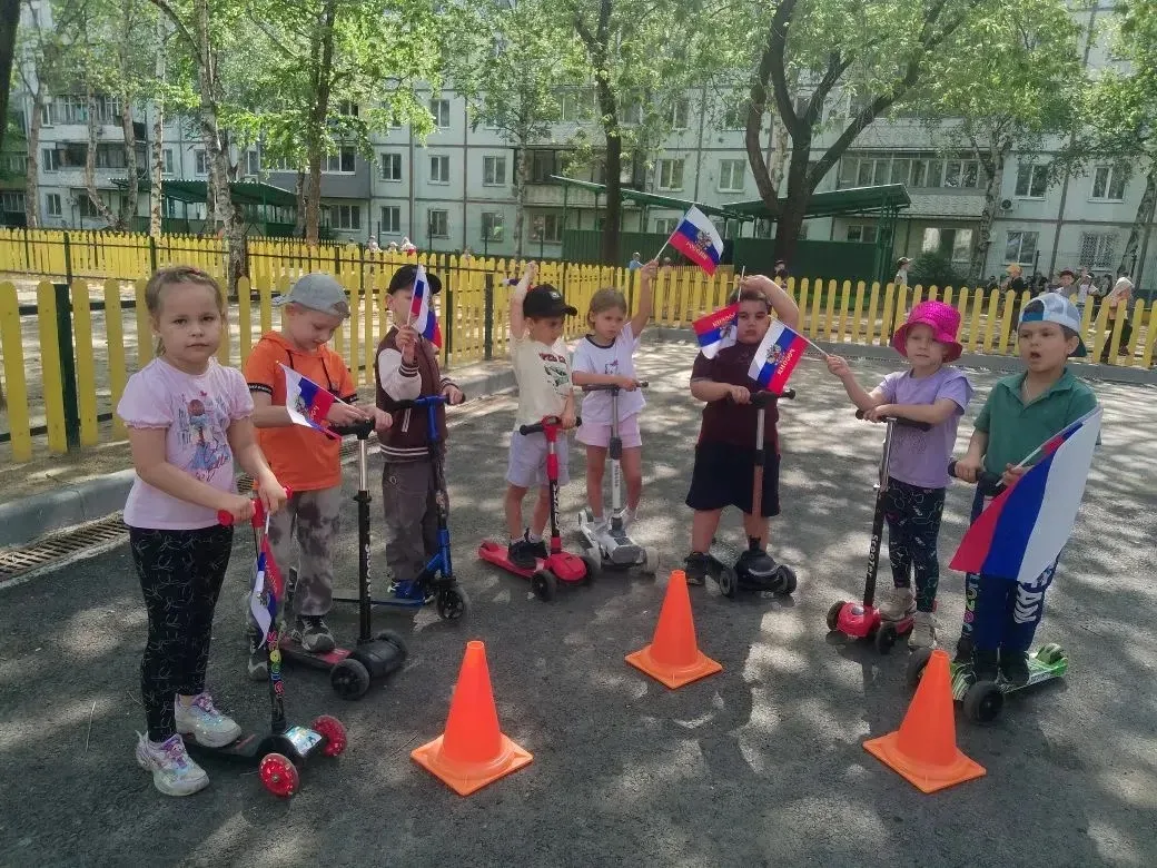 🇷🇺Россия — страна детства

В преддверии Дня России в нашем детском саду состоялся праздничный вело