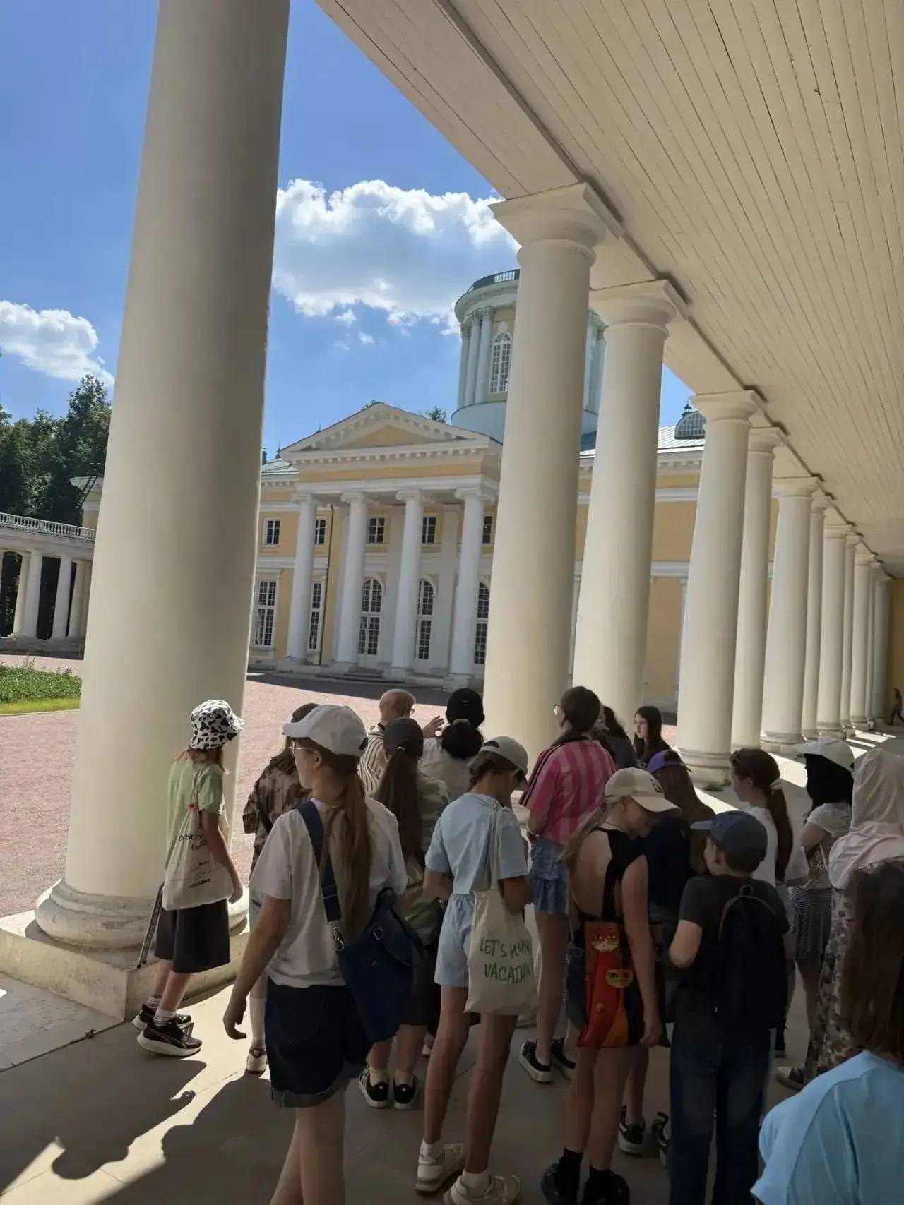 Пленэры в Архангельском

Лето – время для вдохновения и творческого поиска. Именно так подумали наши