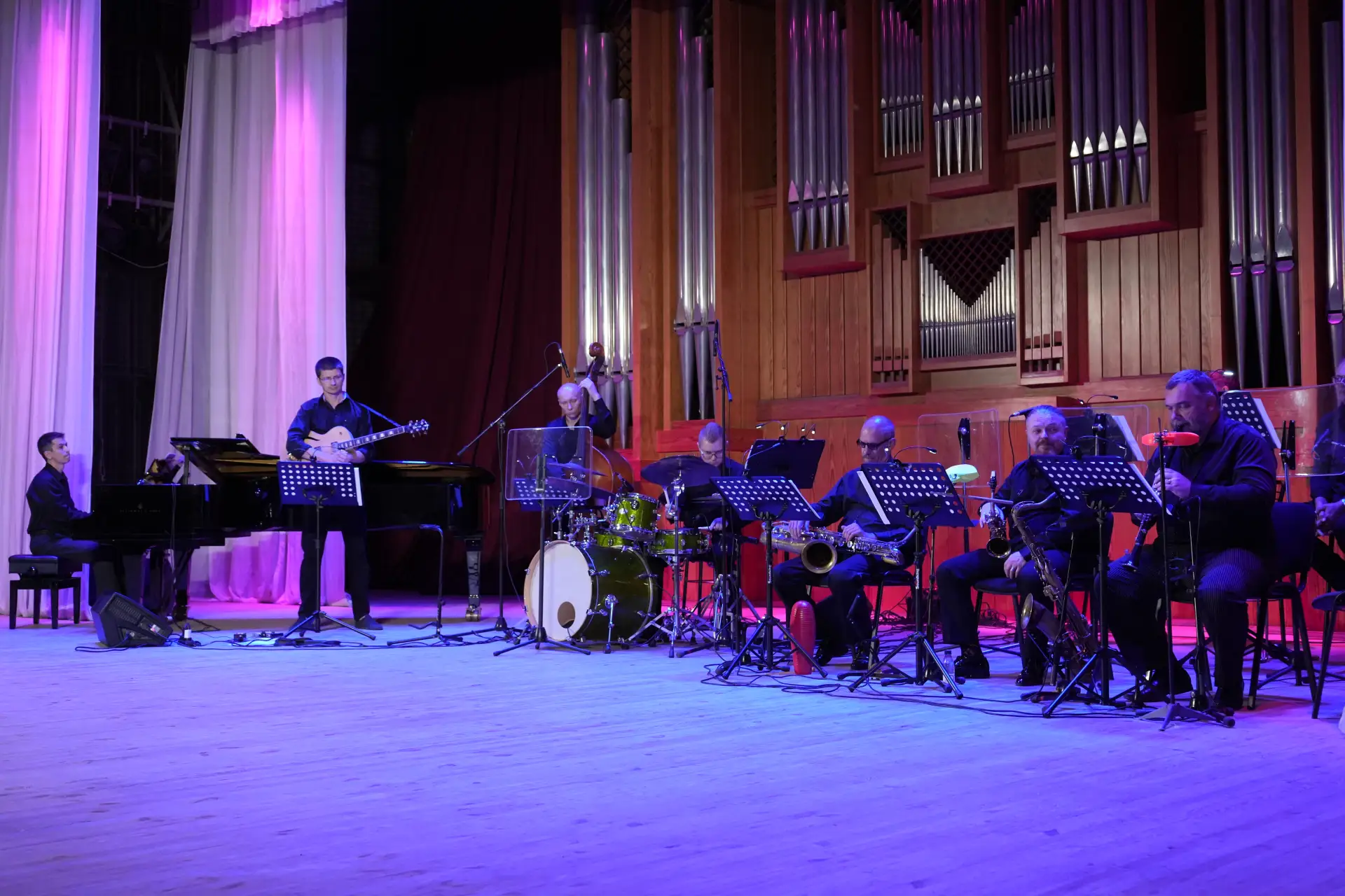 🟡 «Летний джаз» в Луганской филармонии!️

🎷Сегодня на сцене Луганской академической филармонии про