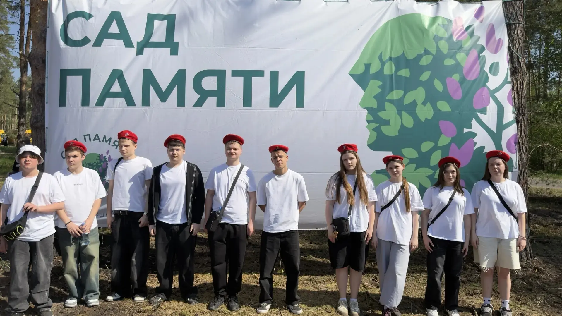 📌 8 мая при участии главы города Котовска А.М. Плахотникова волонтёрские отряды Школы-ЭКОТЕХ приняли