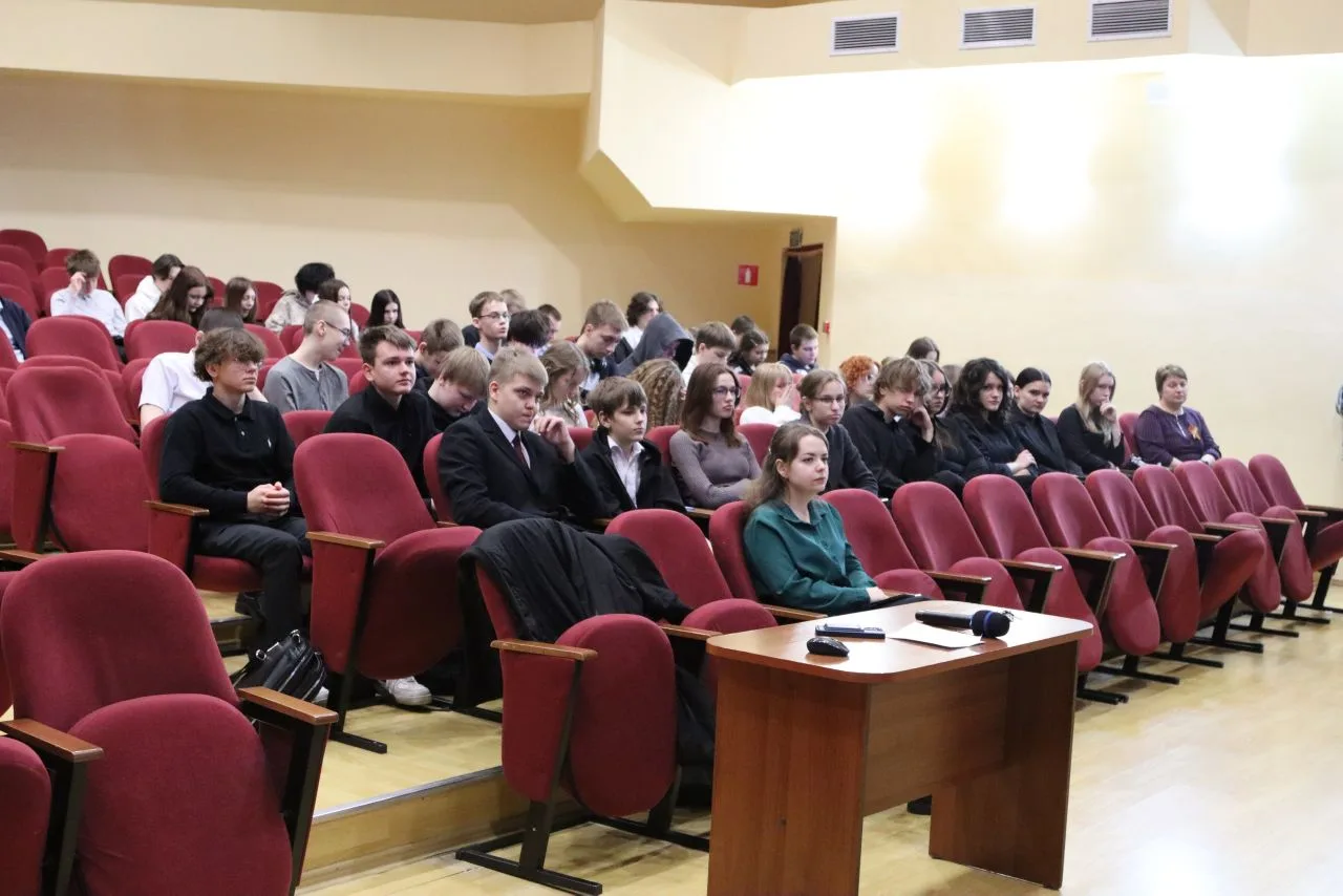 Сила Команды!✊ Сегодня "Разговоры о важном" были посвящены важности командной работы.   С девятиклас