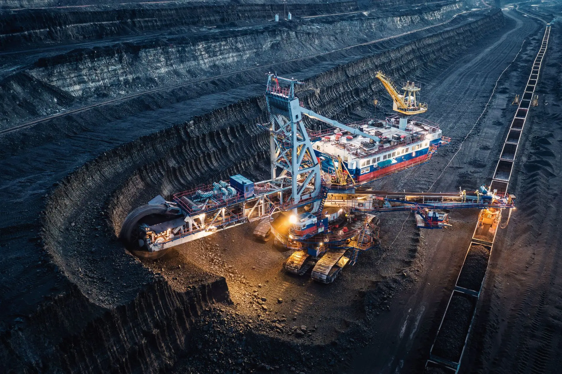 ⛏️ День шахтёра: путь красноярского угля к теплу и свету