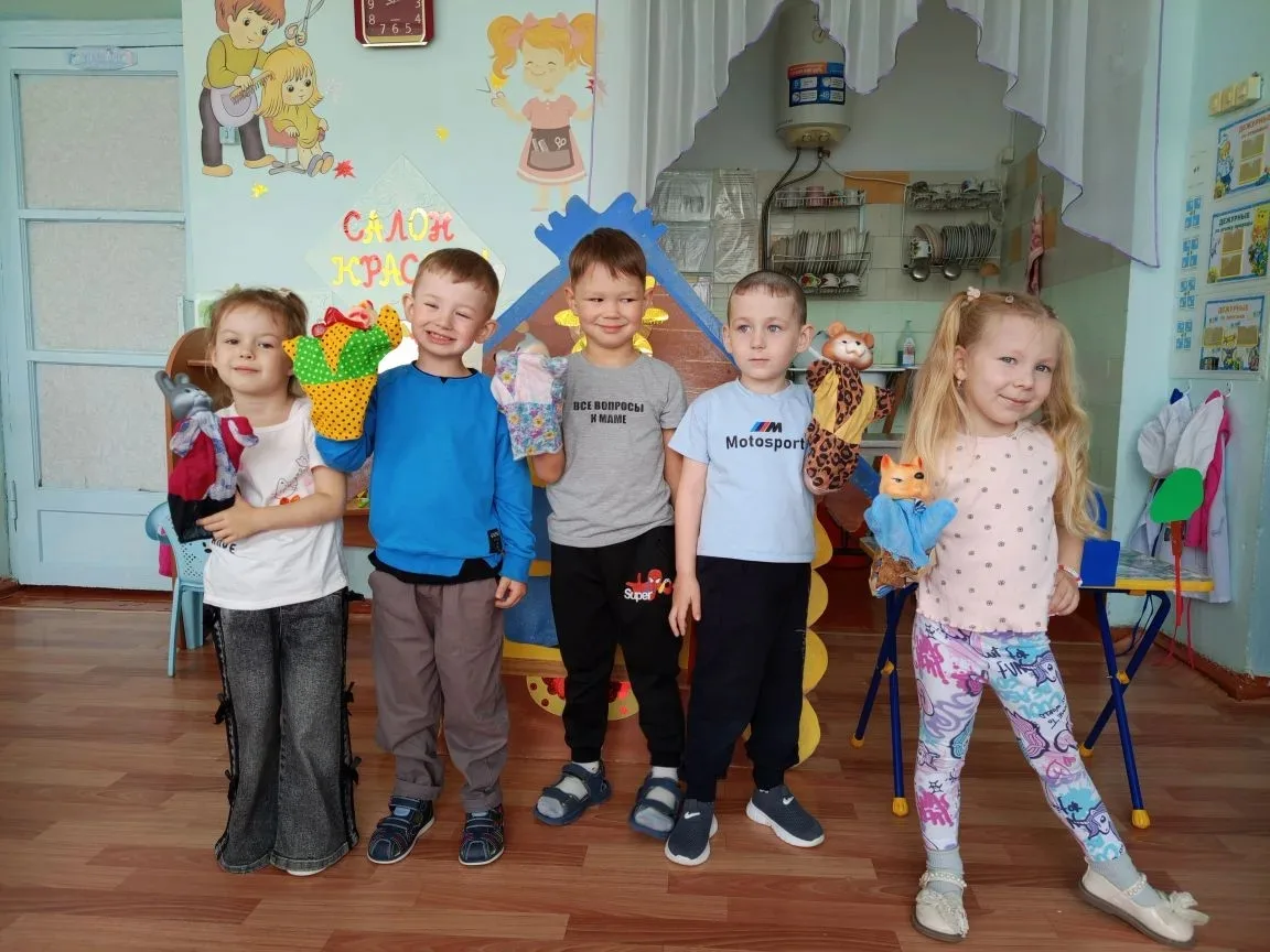 🎭 Кукольный театр в старшей группе

Сегодня наши юные артисты показали настоящую сказку! По мотивам