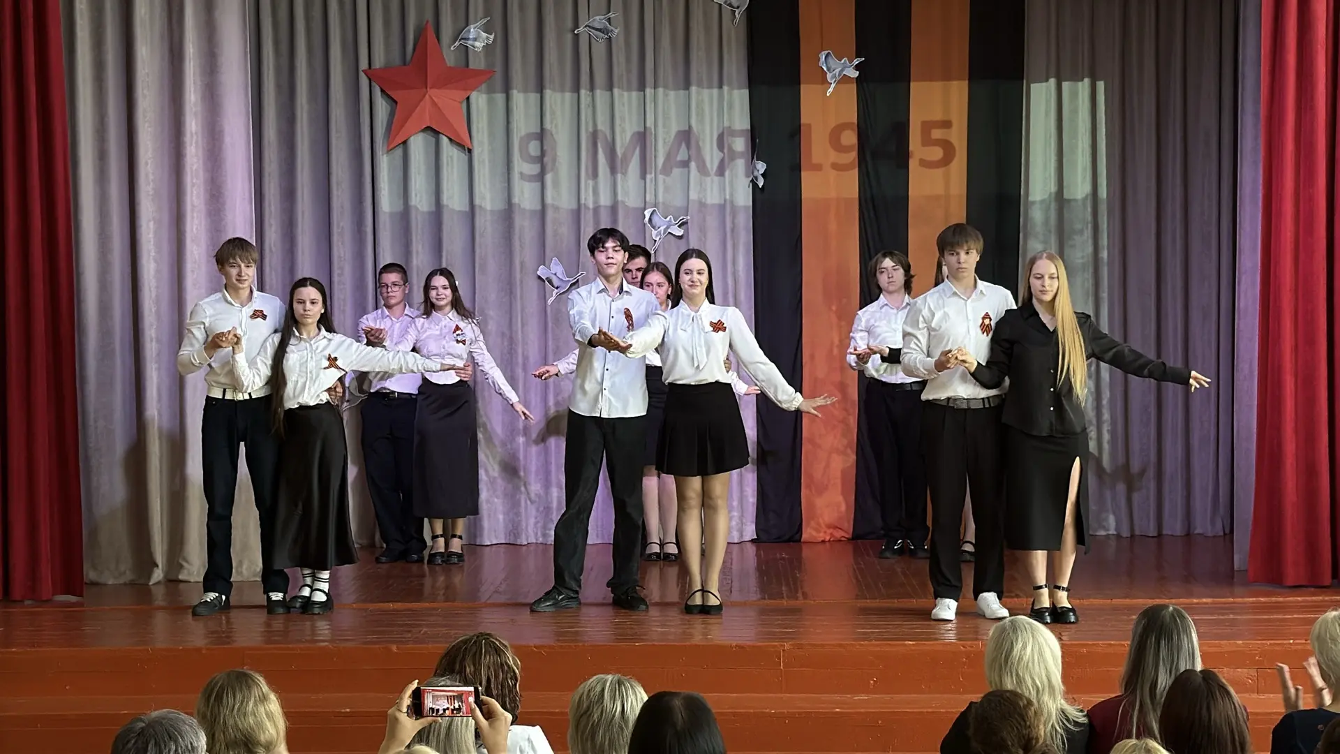 🌟 Не просто праздник, а день памяти и гордости — "Светлая Память: Чтим Наших Героев!" 🌟  Сегодня мы 