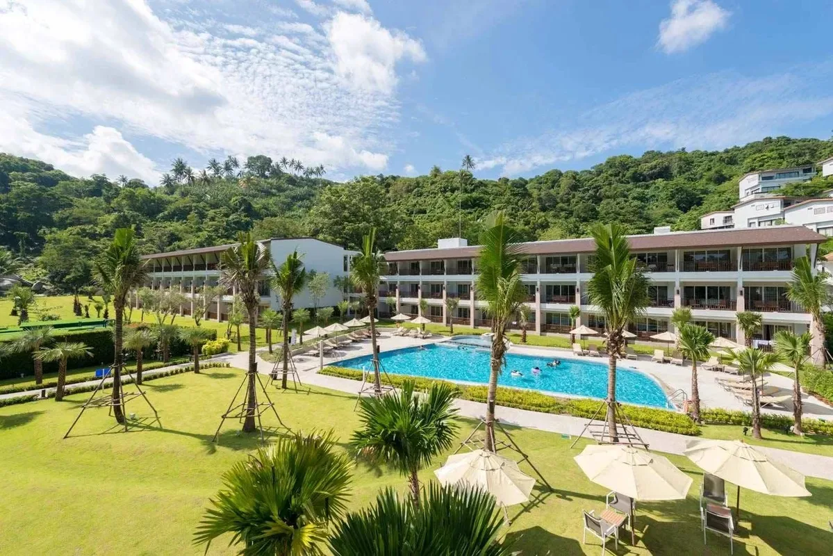 Katathani Phuket Beach Resort
Пхукет, Тайланд 

📍удобное расположение рядом с кафе, магазинами и не