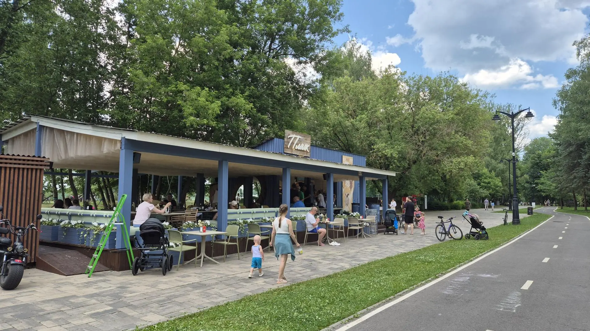 ☀️В Дубне открылись летние кафе - сейчас в городе уже работают 11 сезонных точек общест...