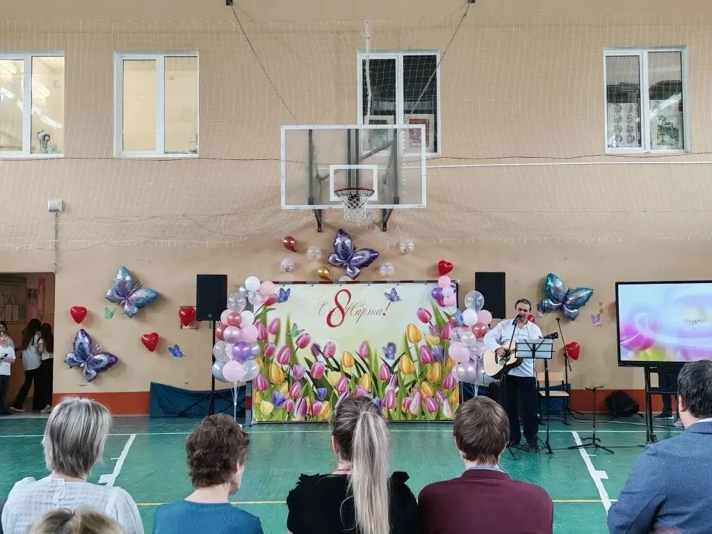 🎉✨ Праздники мужества и нежности: как мы отметили 23 Февраля и 8 Марта в нашей школе! ✨💖  В самом на