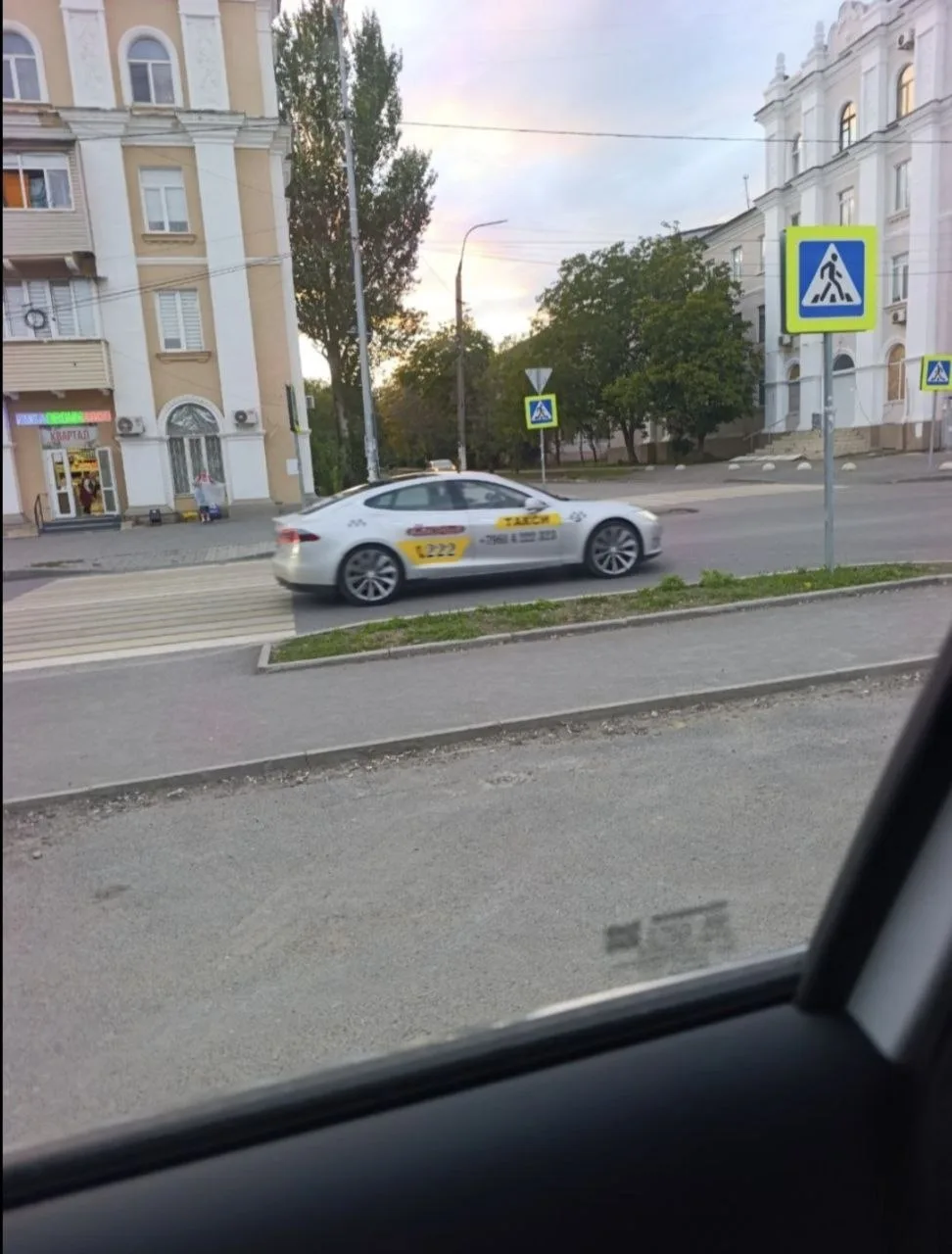 ⚡ Тесла теперь трудится в такси Мариуполя