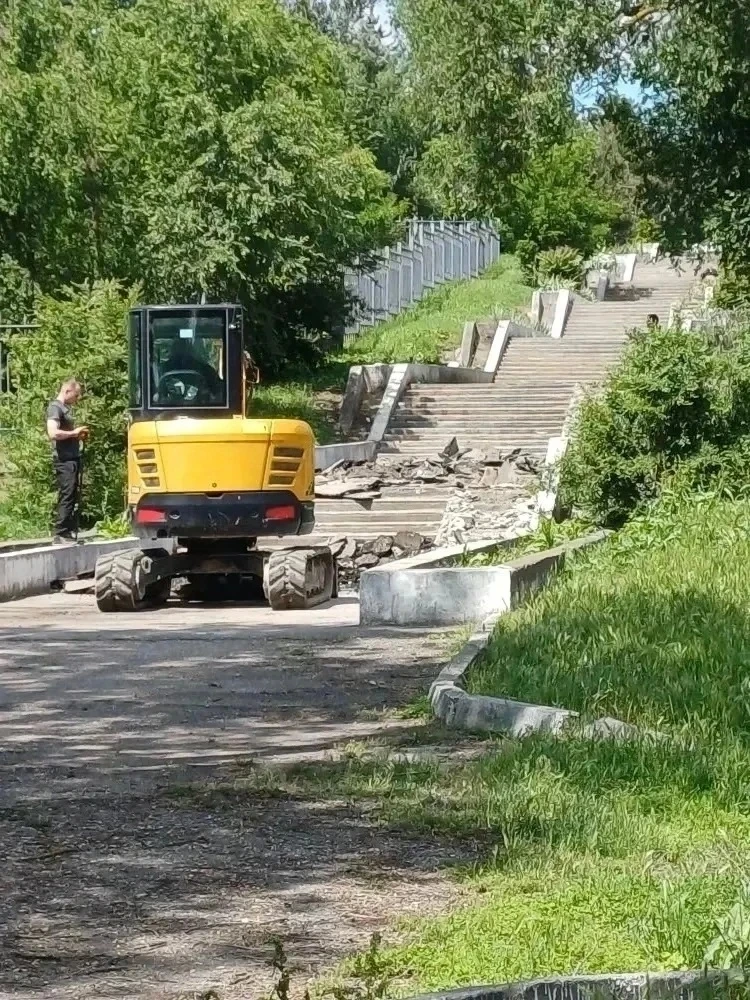 В  Степном приступили к работам по благоустройству в рамках регпроекта

На обновление территории у с