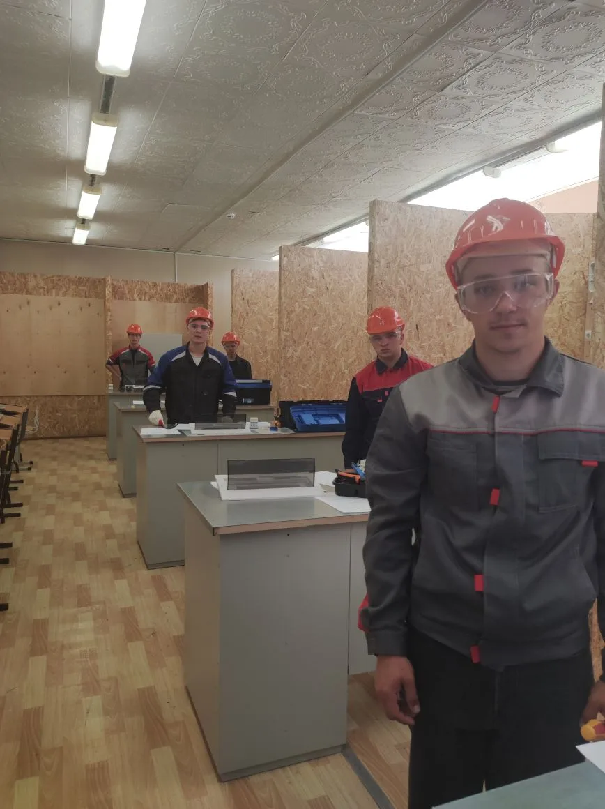 📌 **Продолжается горячая пара сдачи демонстрационного экзамена для студентов техникума!**