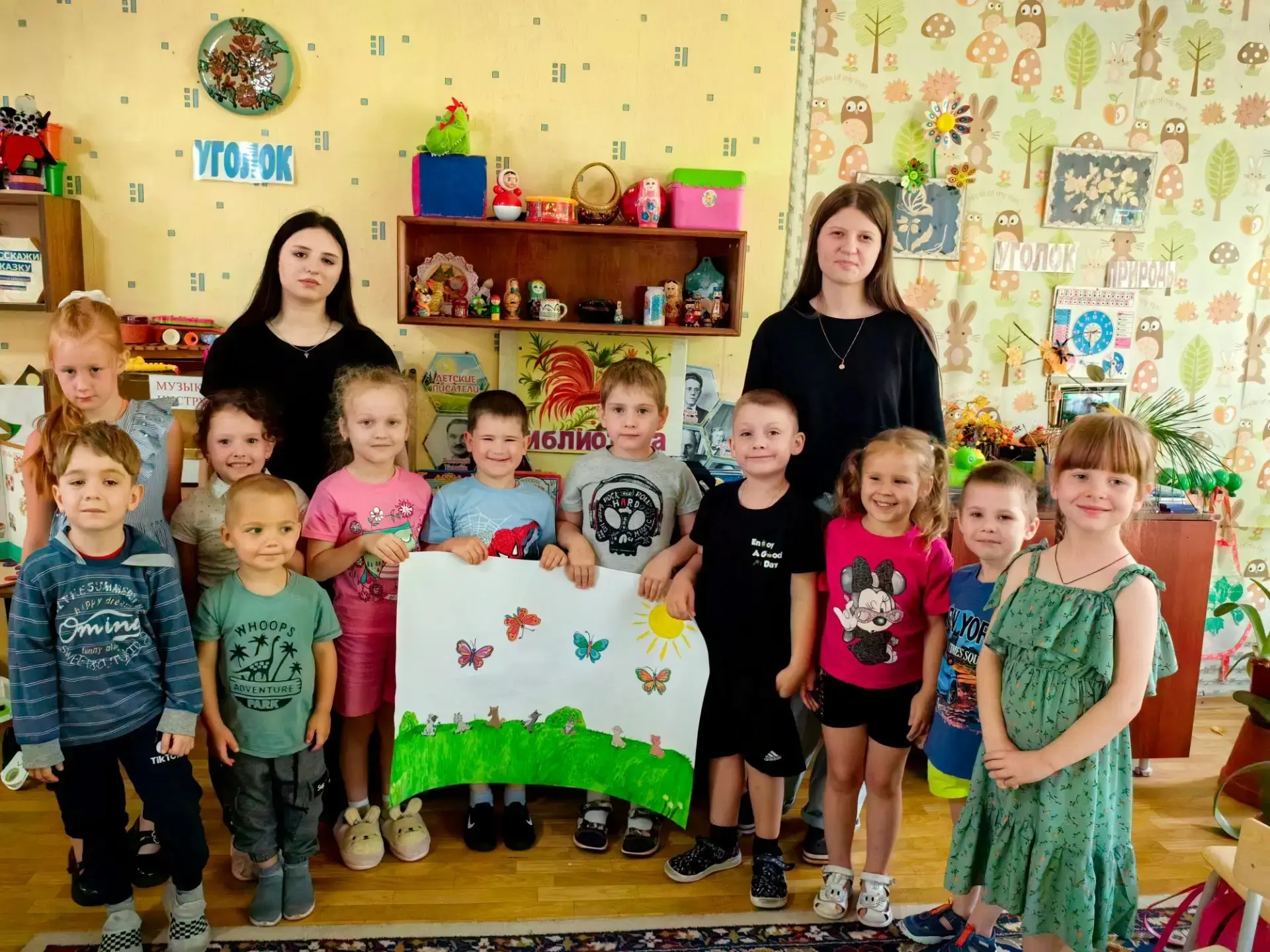 Группа "Буратино". Занятие: коллективная аппликация "Лето! Ах, лето!"