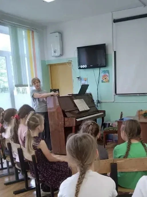 🎶 Сегодня на нашей школьной площадке было по‑настоящему волшебно! ✨

Ребята с удовольствием приняли