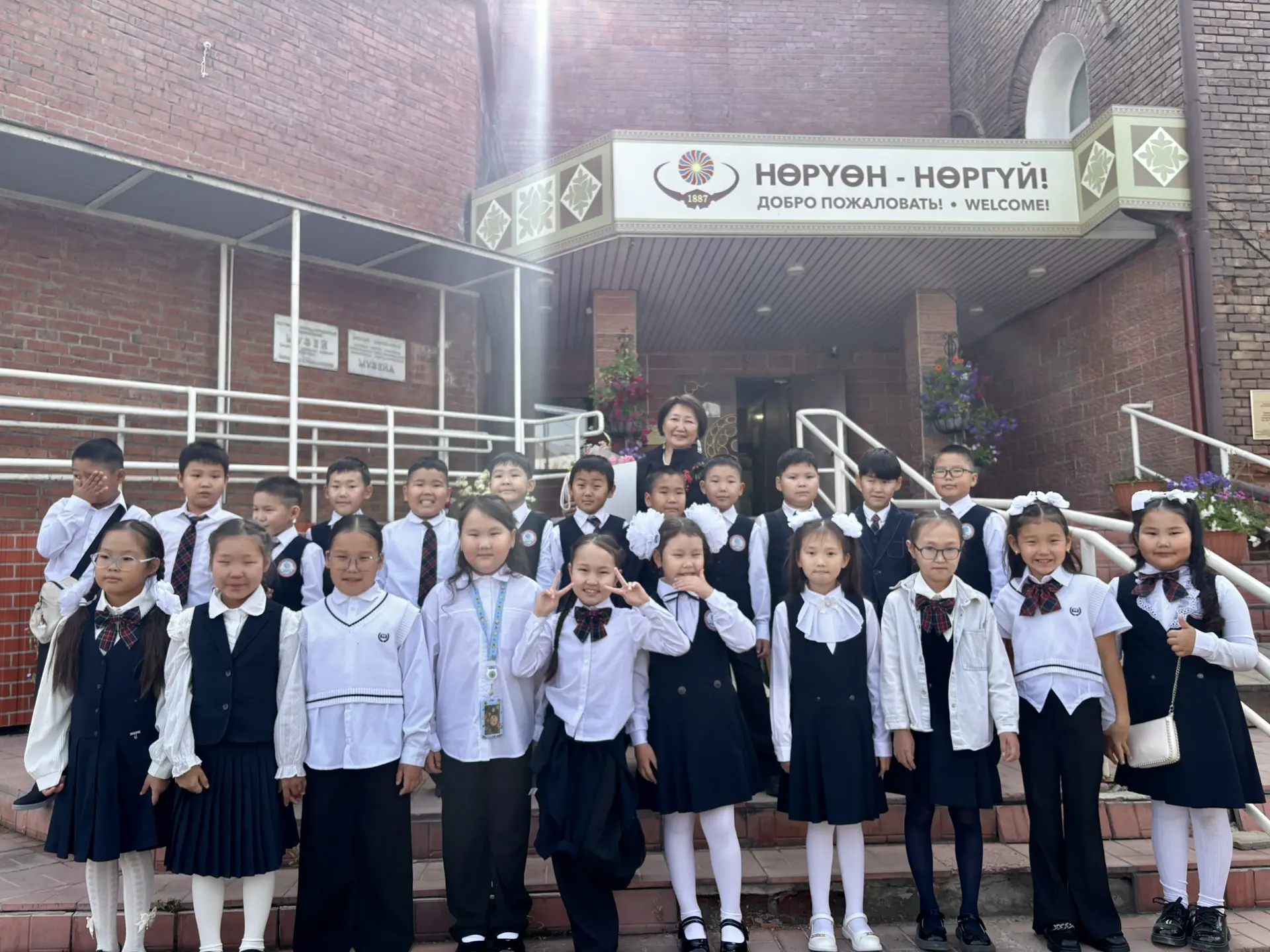 В День знаний сотрудники Якутского музея провели для учащихся НПСОШ №2 г. Якутска музей...