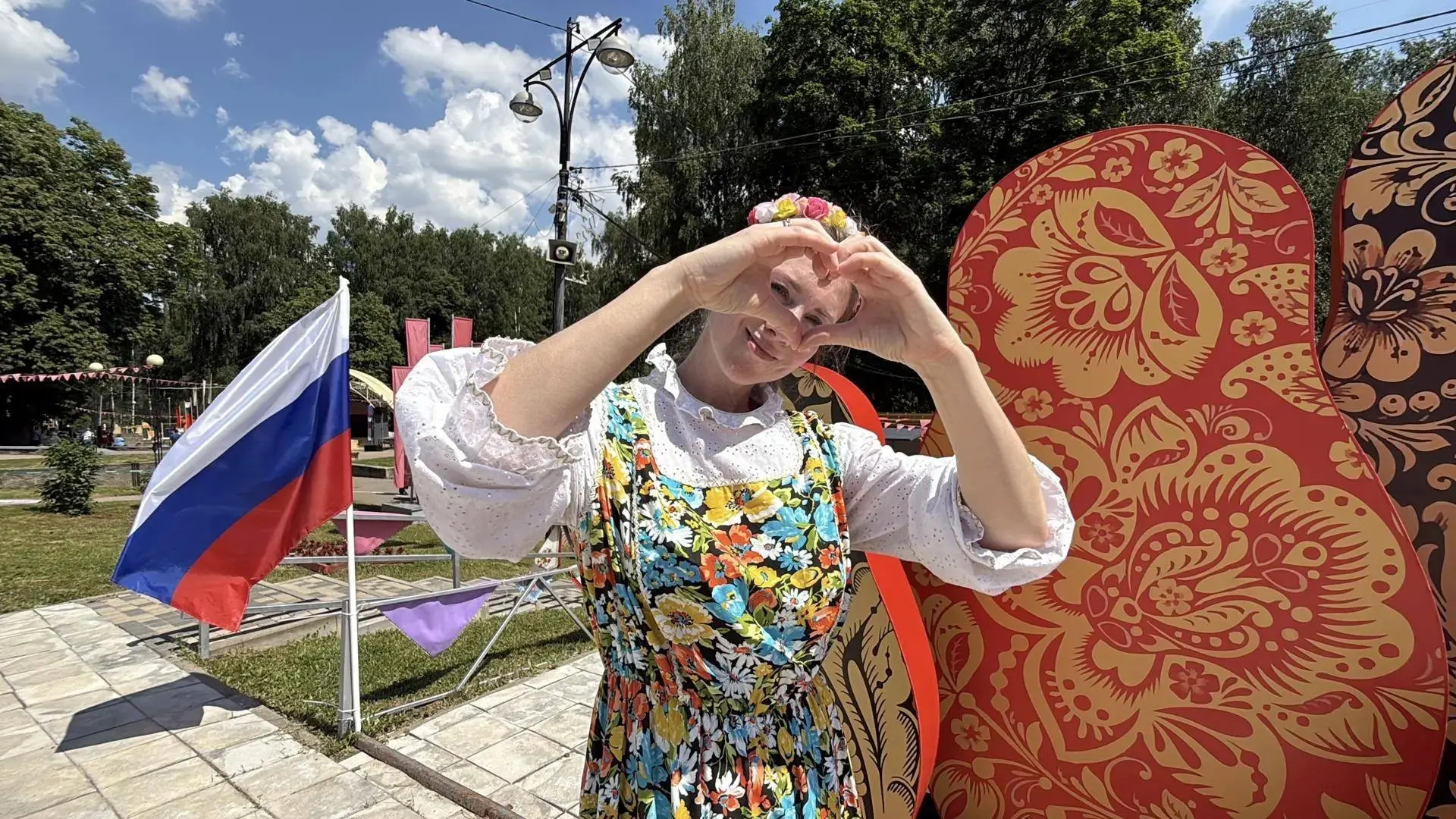 В парке «Сестрорецкий» Клина работала большая творческая мастерская в День России.

Центром праздник