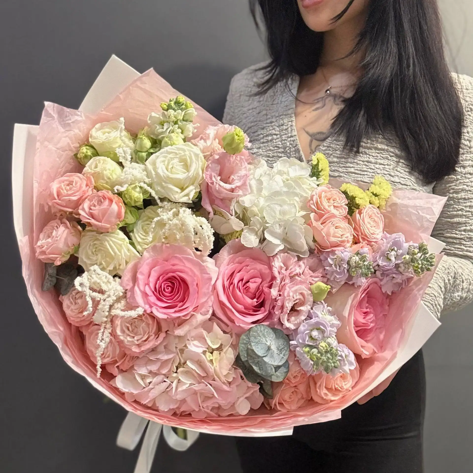Нежный букет с розами Мандала🌸
7000