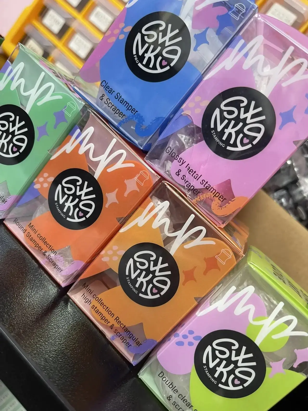 Получили продукция для стемпинга
От Swanky Stamping

Лаки черный, белый и яркие неоновые цвета, штам