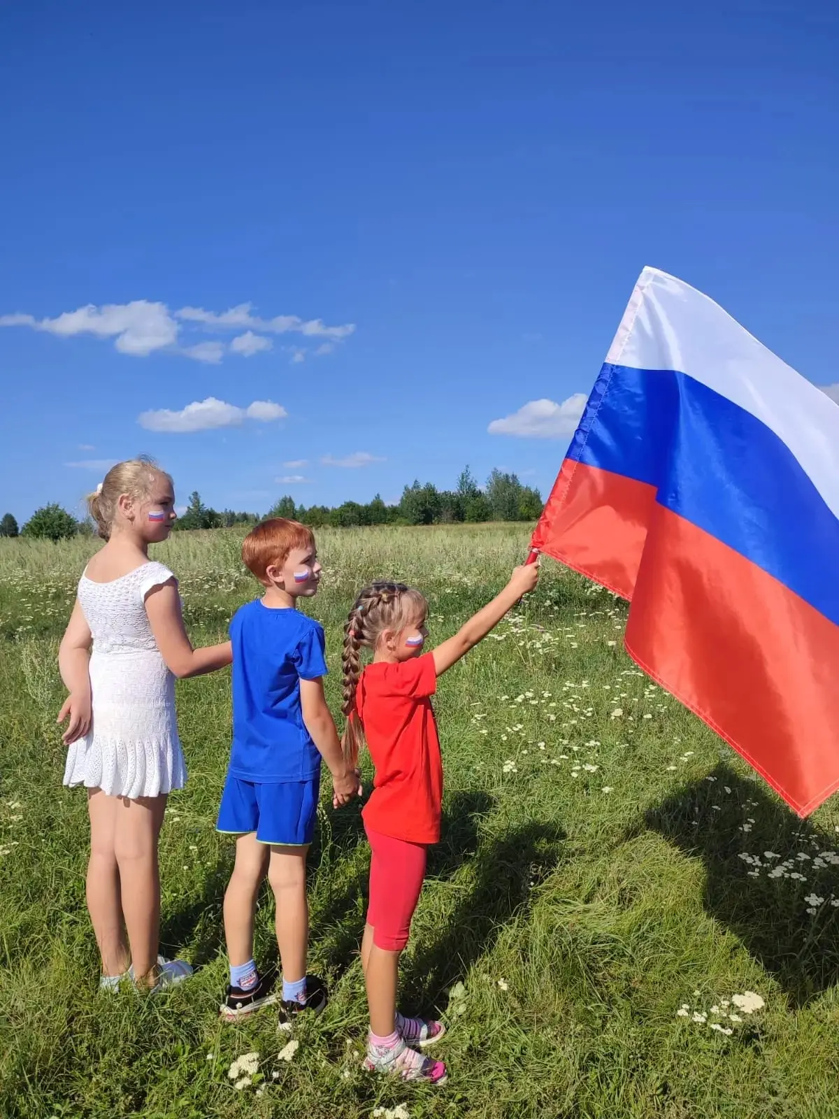 В преддверии Дня Государственного флага Российской Федерации, в рамках Всероссийской ак...