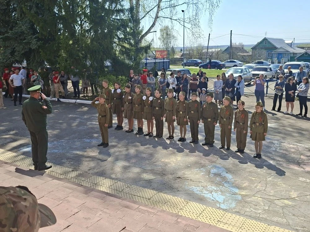05.05.2026г. в МОУ СОШ с.Вадинск прошел традиционный смотр строя и песни: "Парад военны...