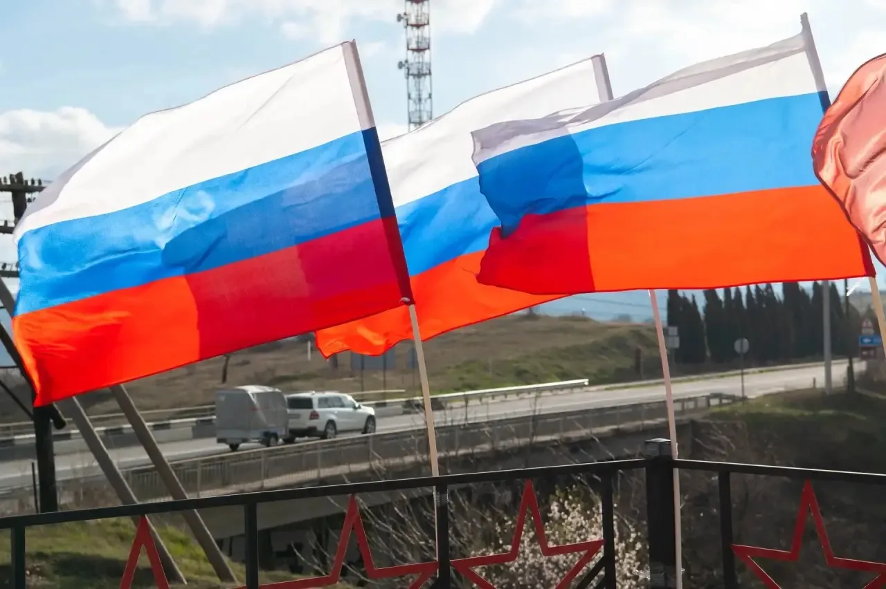 Дорогие севастопольцы! Поздравляю вас с Днём России!