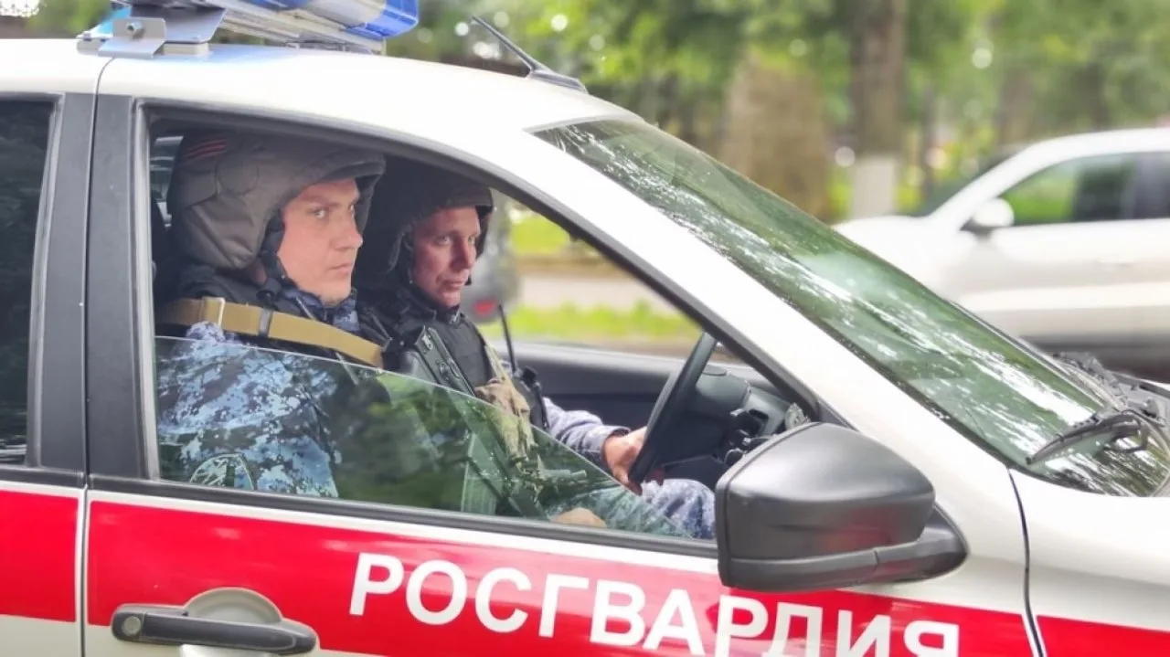 Спокойный отдых в одном из заведений Печоры был прерван неадекватным поведением посетит...