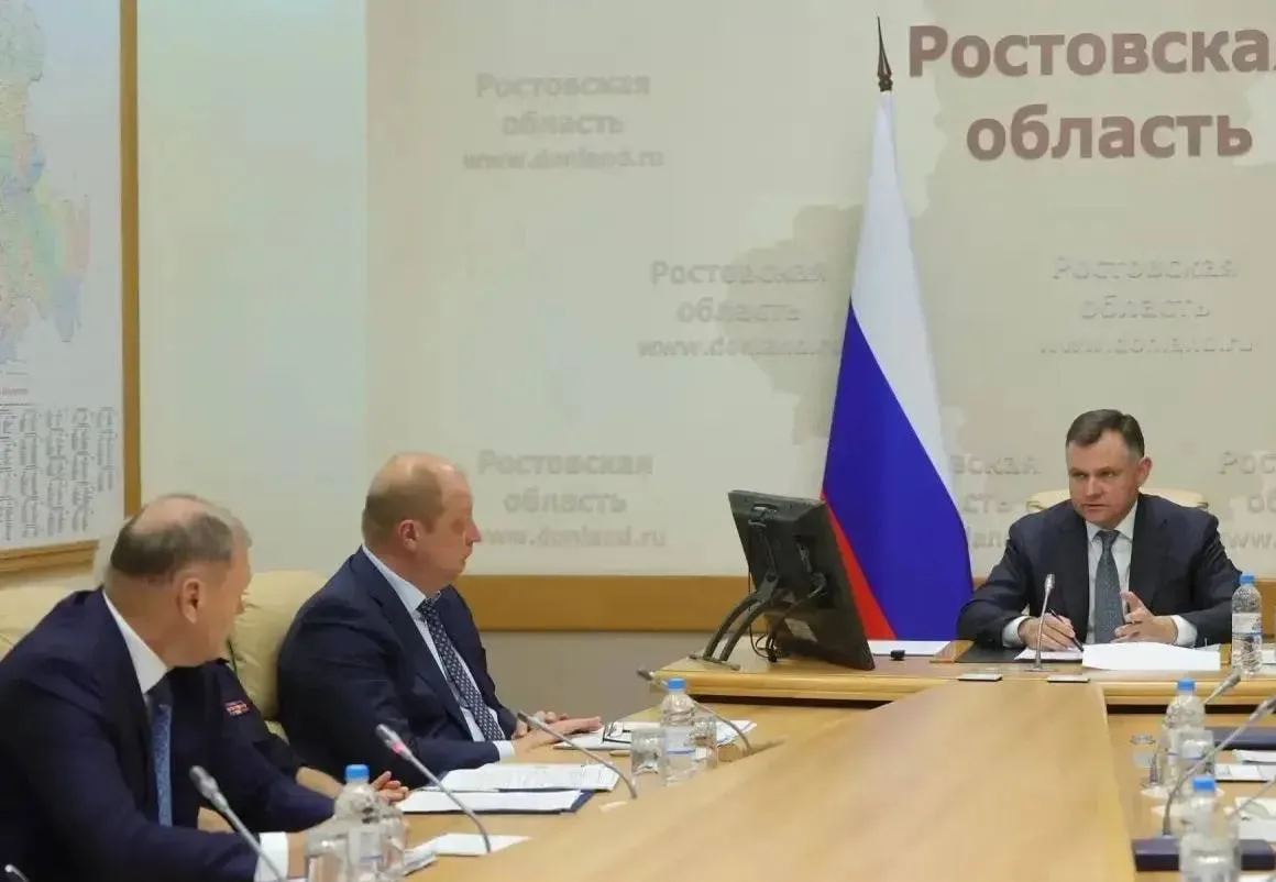 Последствия атак БПЛА устраняют в Ростове, Гуково и районах области