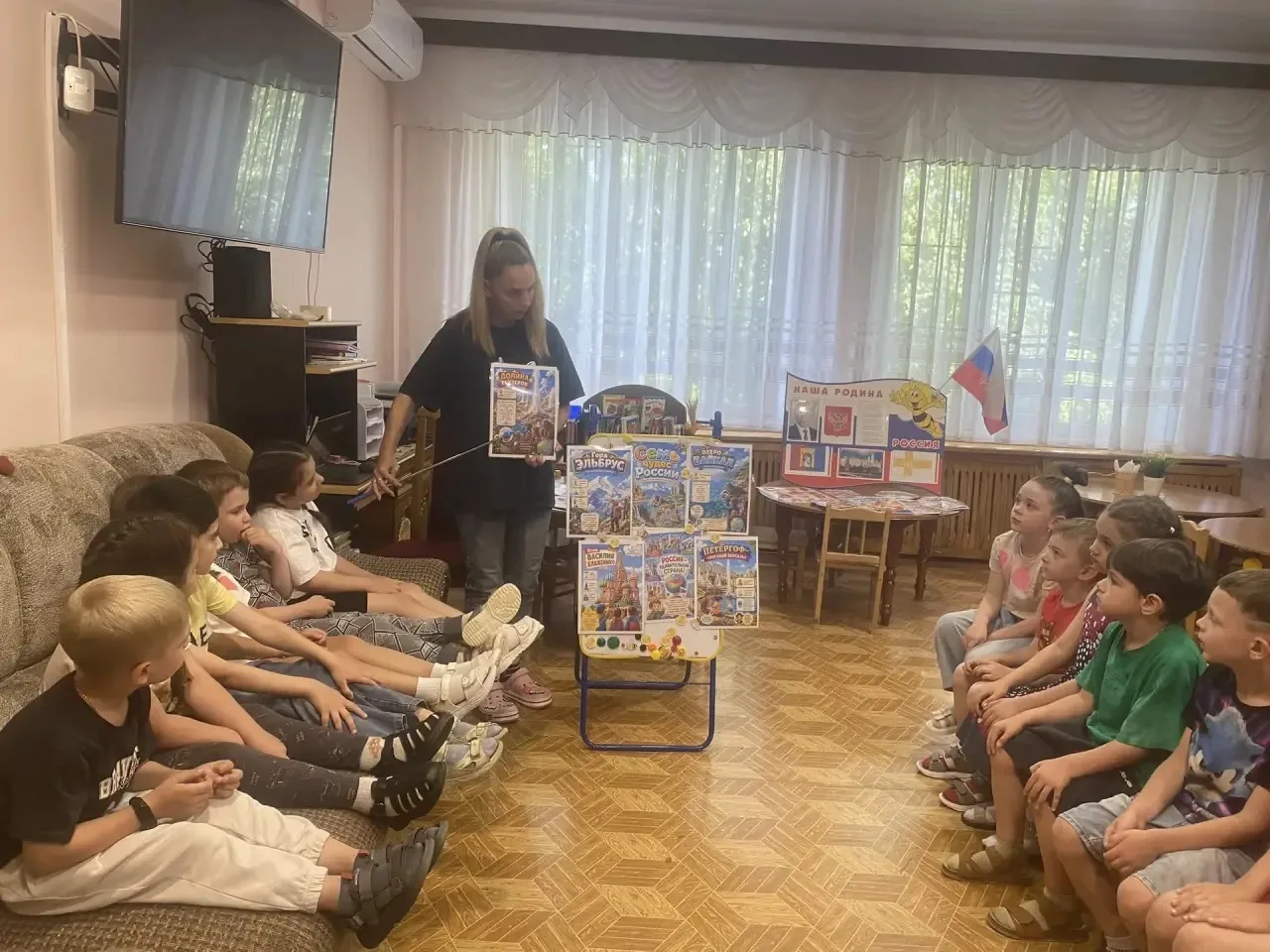 🇷🇺🇷🇺🇷🇺Нам праздники для радости даны,
Мы знаем их немало, самых разных,
Но день России, день р